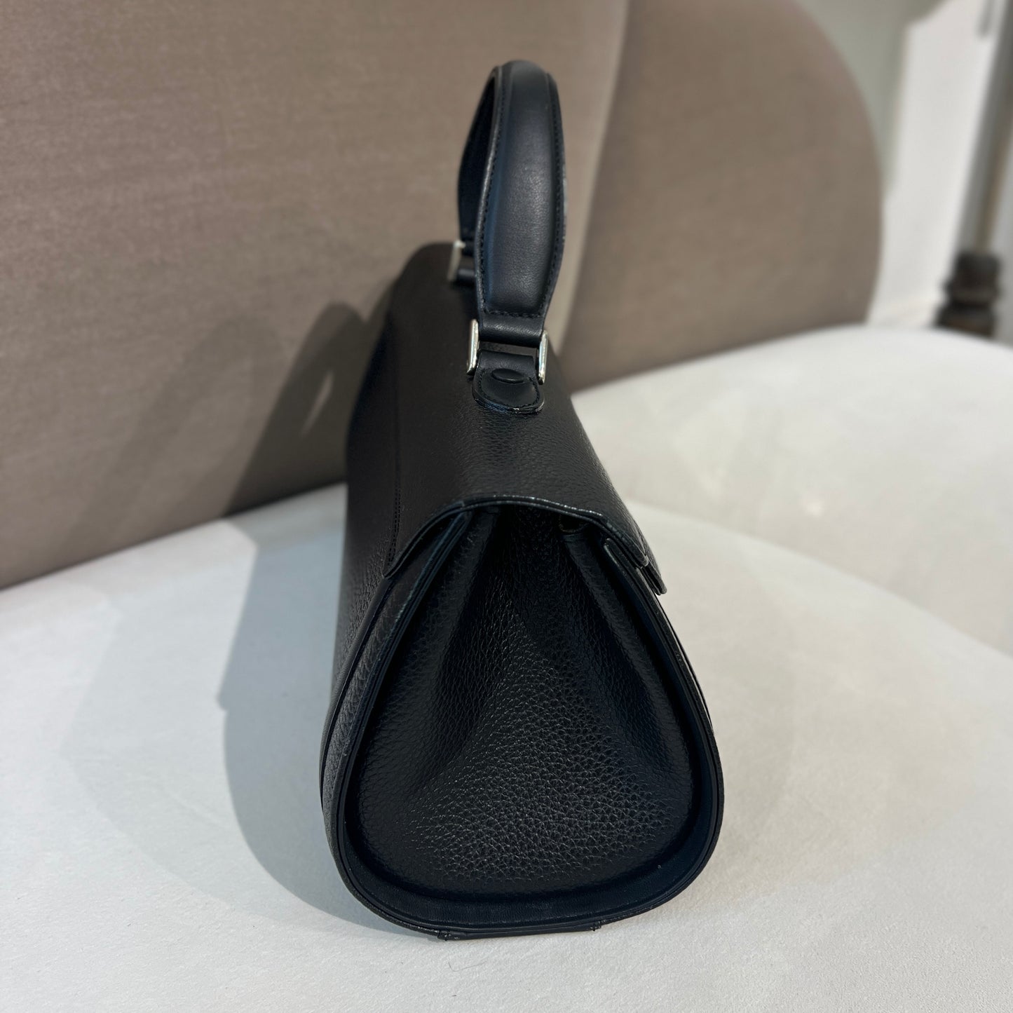 Burberry Vintage Black Leather Top Handle Handbag With Nova Check Inner