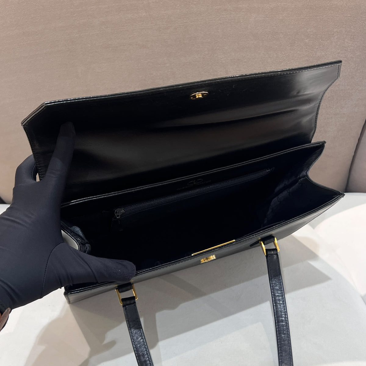Valentino Garavani 中古黑色皮革圓章手袋