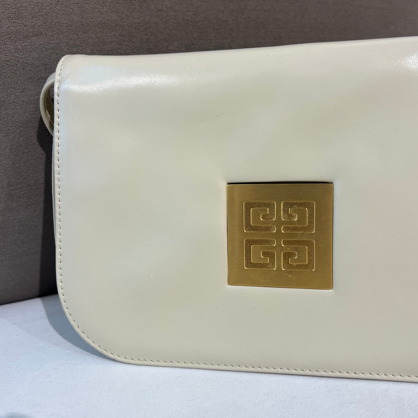 Givenchy Vintage Golden 4G Logo White Leather Shoulder Bag