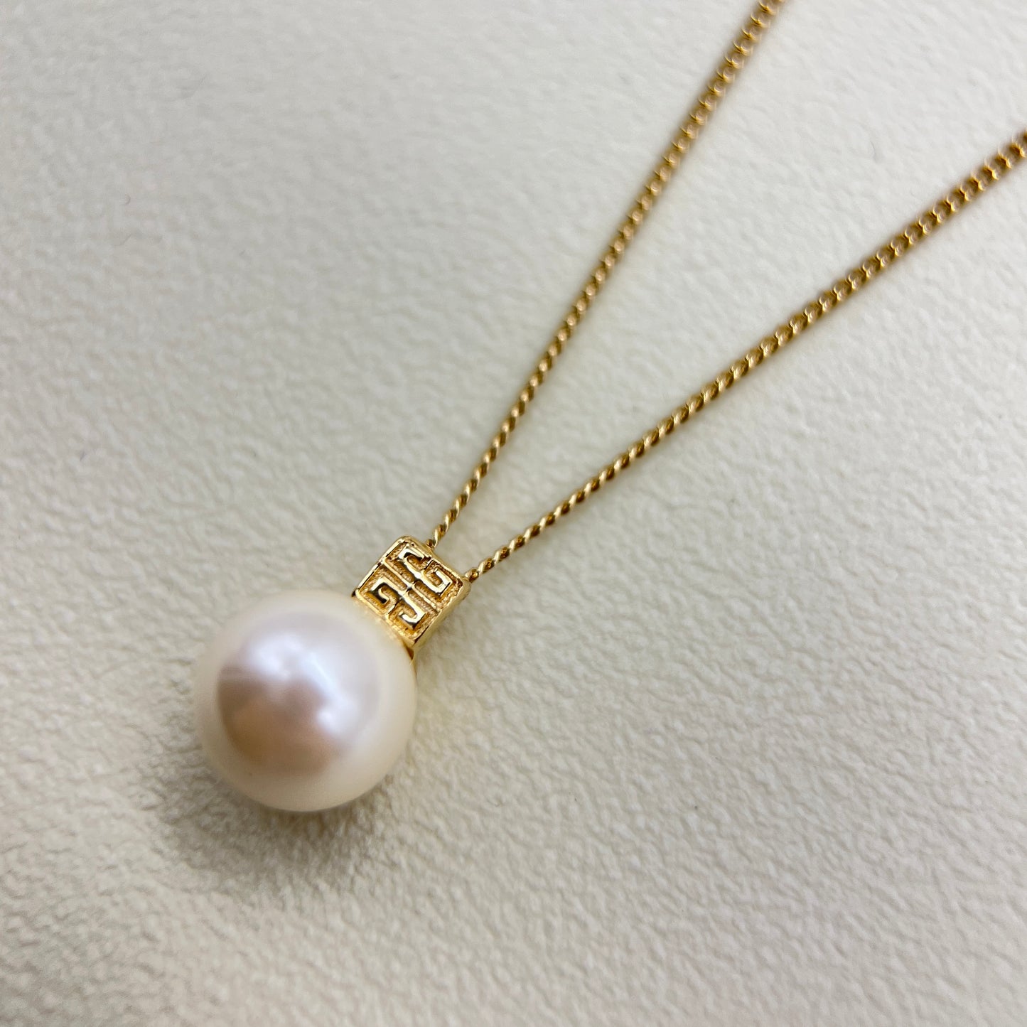 Givenchy Vintage 4G Logo and Pearl Golden Necklace