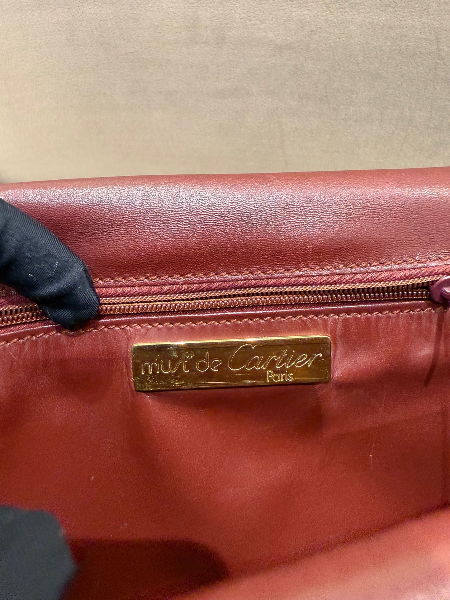 卡地亞復古 Must Line 酒紅色皮革單肩包