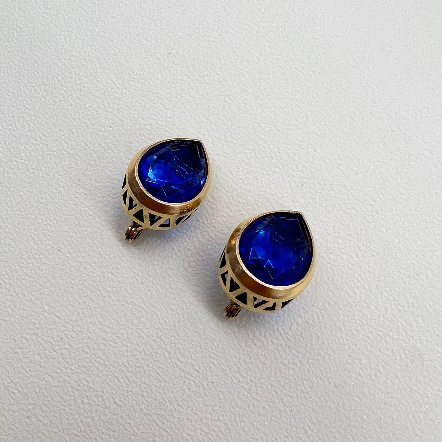 Yves Saint Laurent 復古水滴形藍色寶石金色夾式耳環