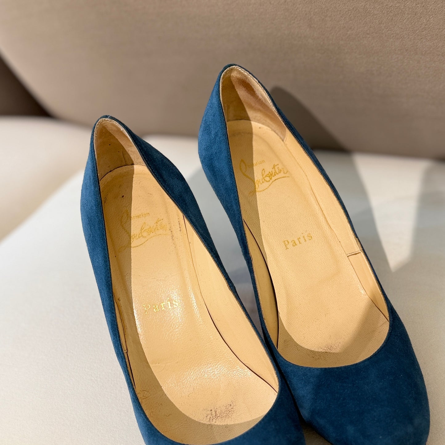 Christian Louboutin 復古藍色絨面高跟鞋