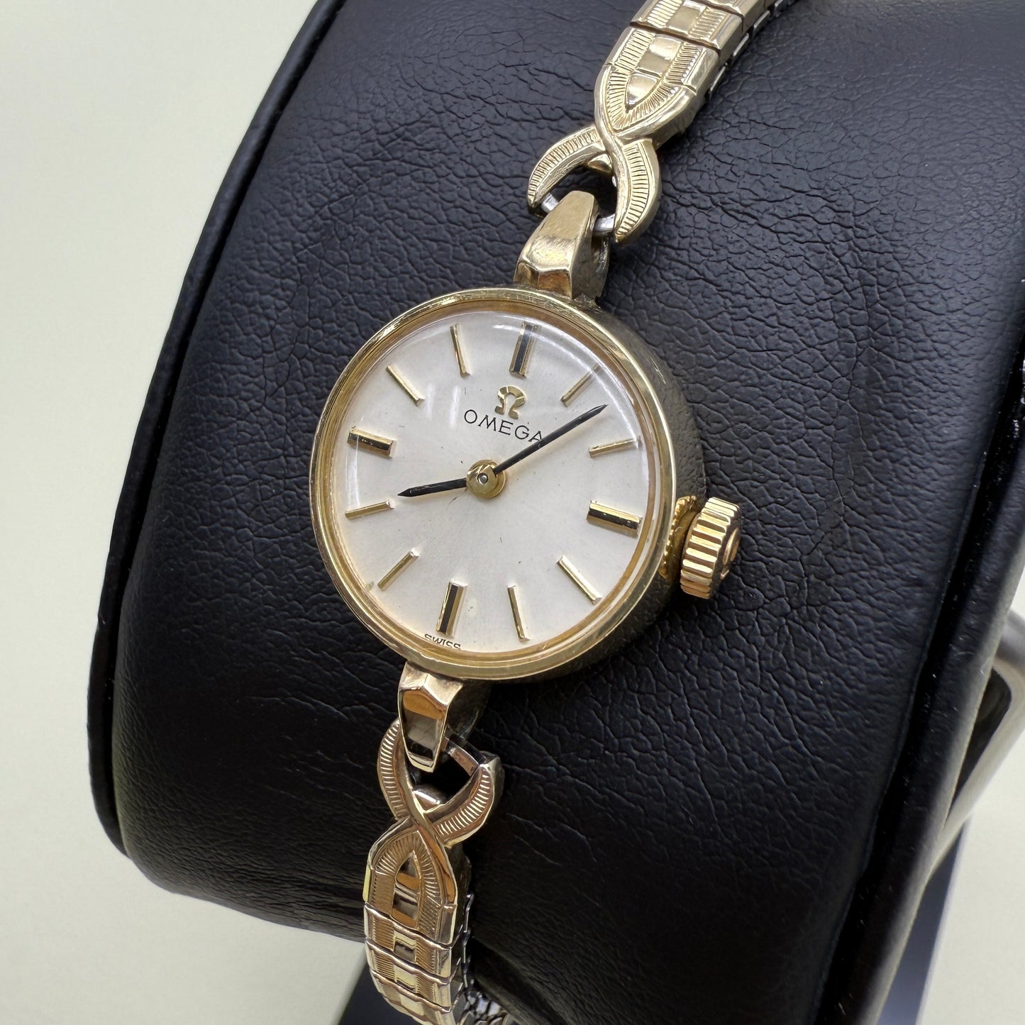Omega Vintage Round White Face 14K Golden Ladies Watch