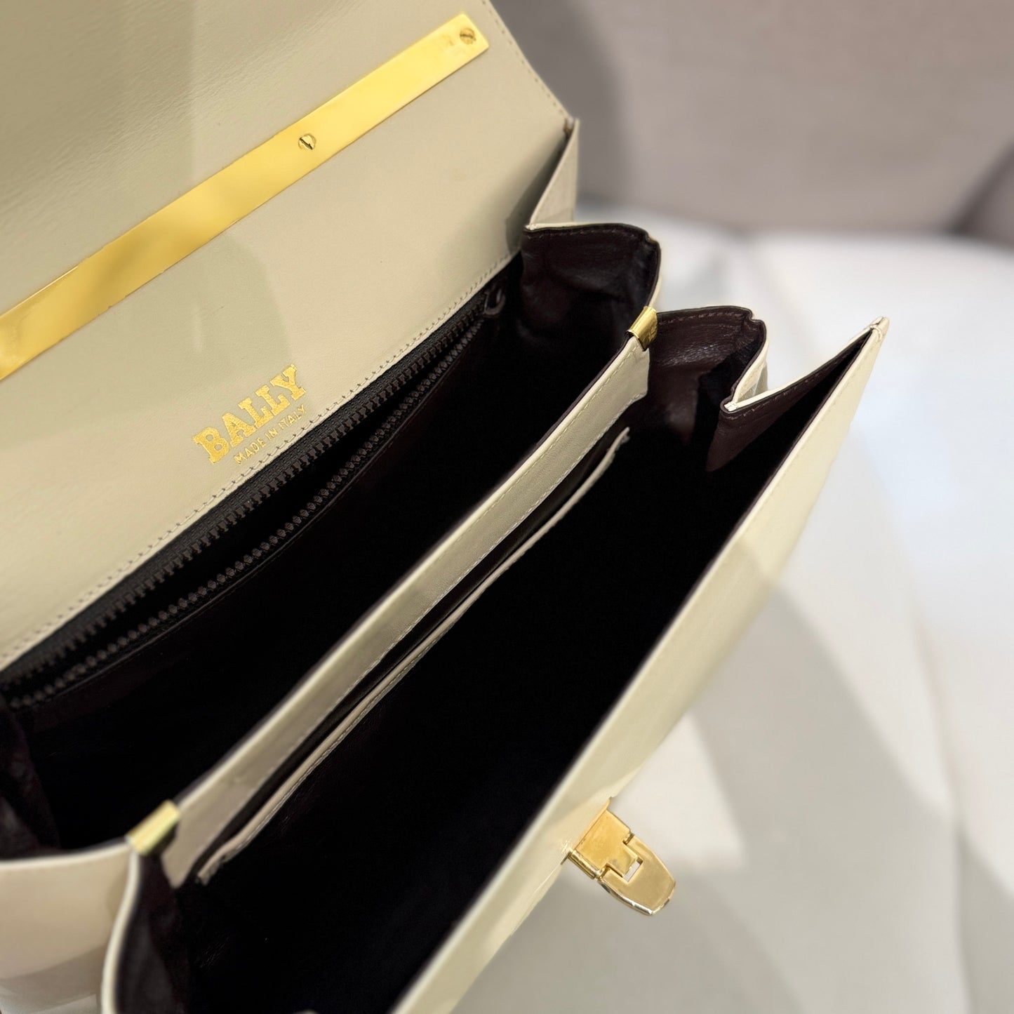 Bally Golden Buckle 2-Way Beige Top Handle Handbag