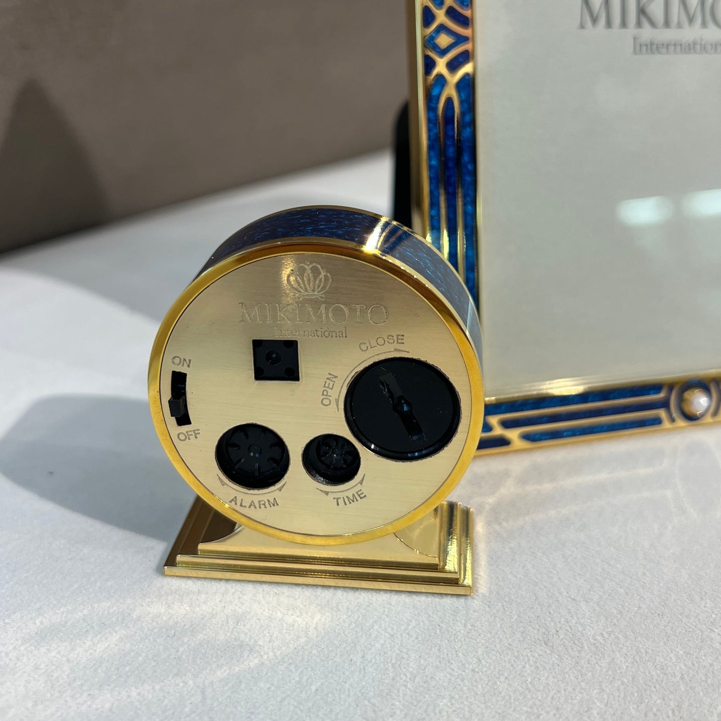 Mikimoto 復古水晶漆器珍珠桌鐘與相框套裝