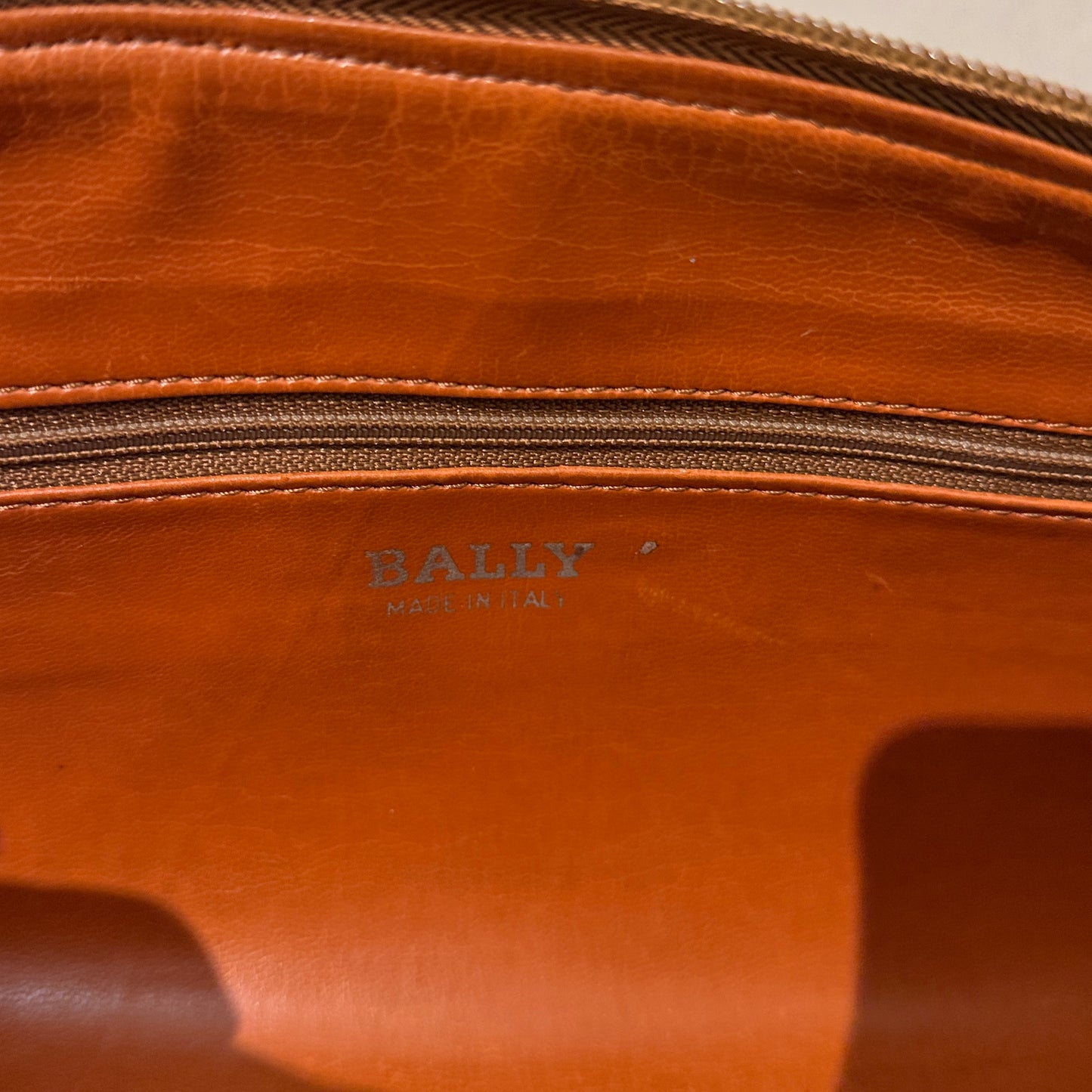 Bally 三角形迷你 B 標誌圖案手提包