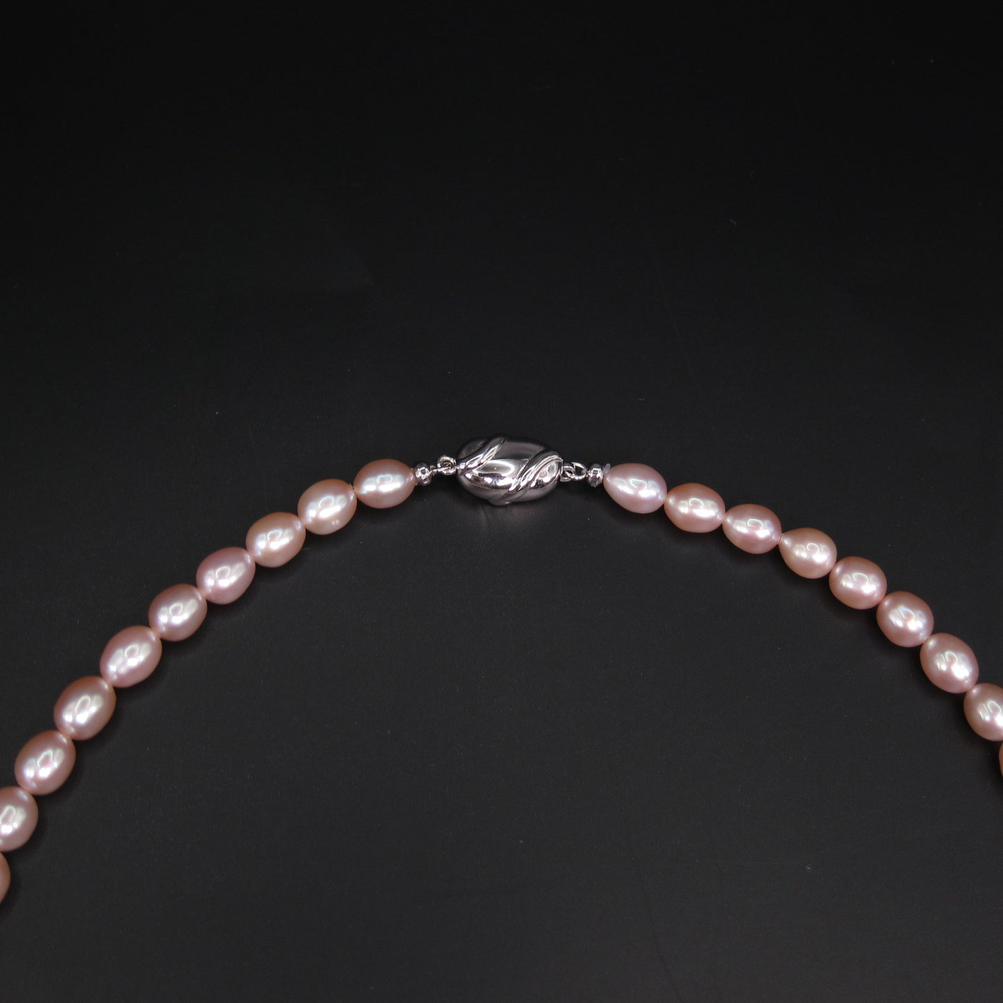 No Brand Vintage Oval and Drop Shaped Freshwater Pearl with Silver Buckle Necklace