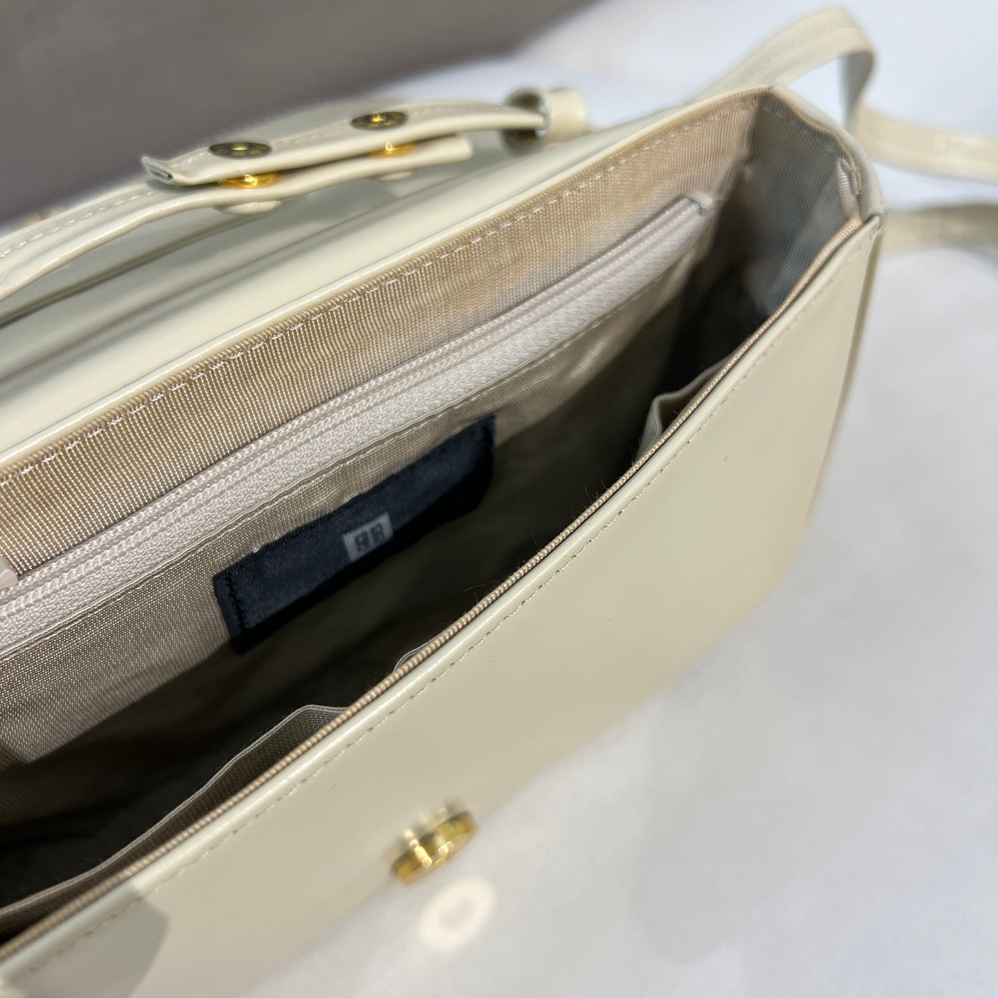 Givenchy Vintage Golden 4G Logo White Leather Shoulder Bag