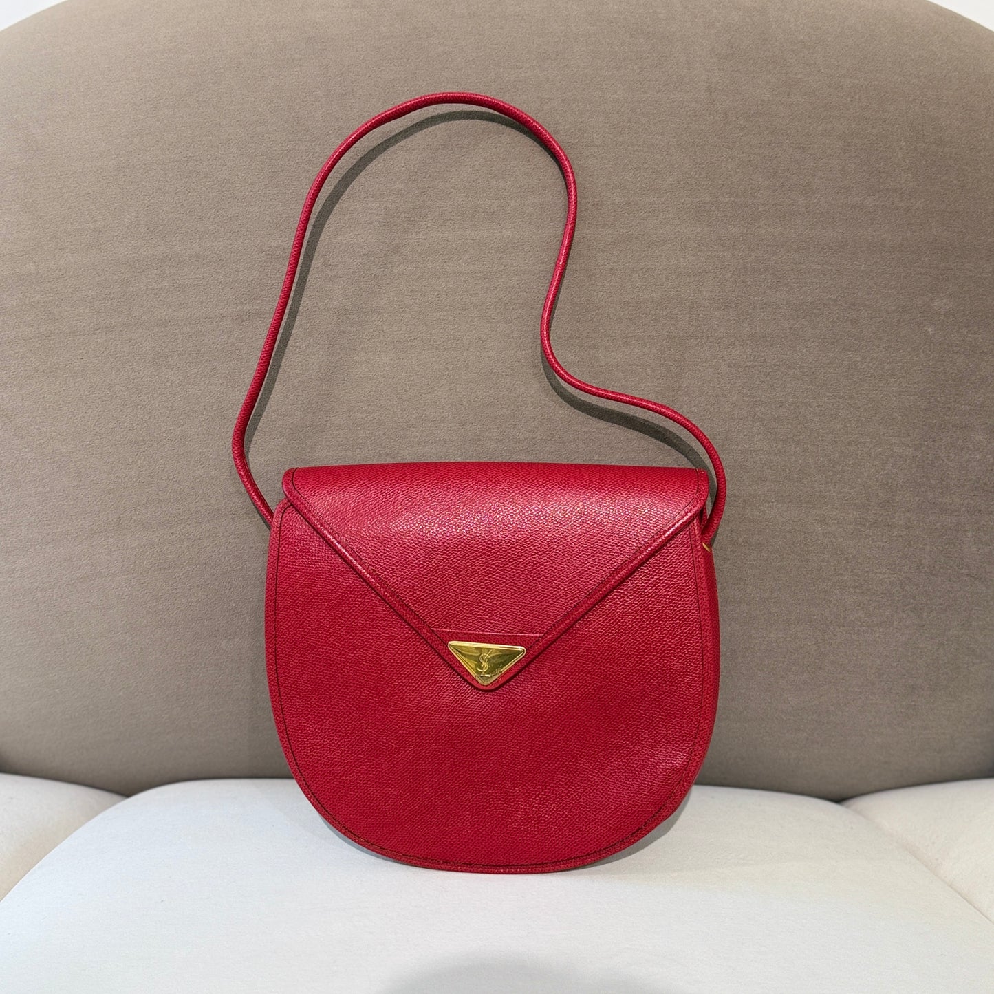 Yves Saint Laurent 紅色皮革金色 Ysl 標誌牌三角翻蓋單肩包