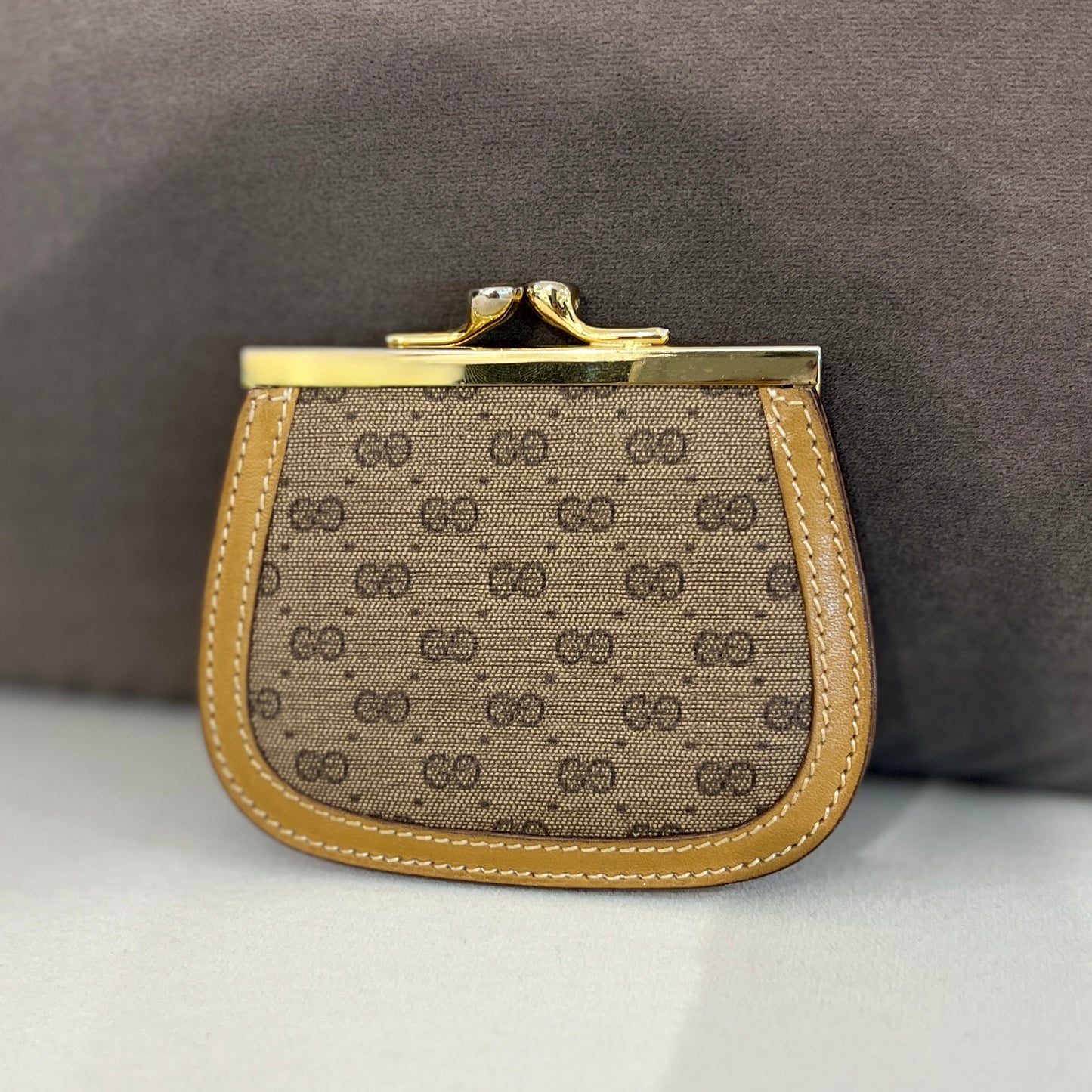 Gucci 復古棕色 GG 標誌硬幣包