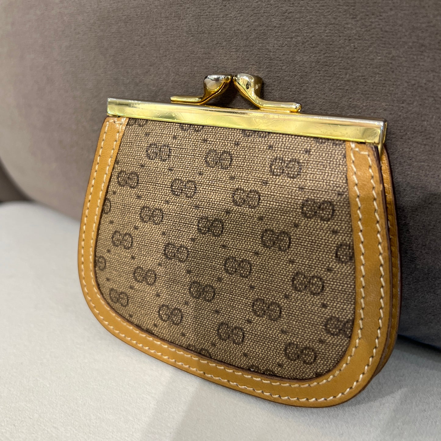 Gucci 復古棕色 GG 標誌硬幣包