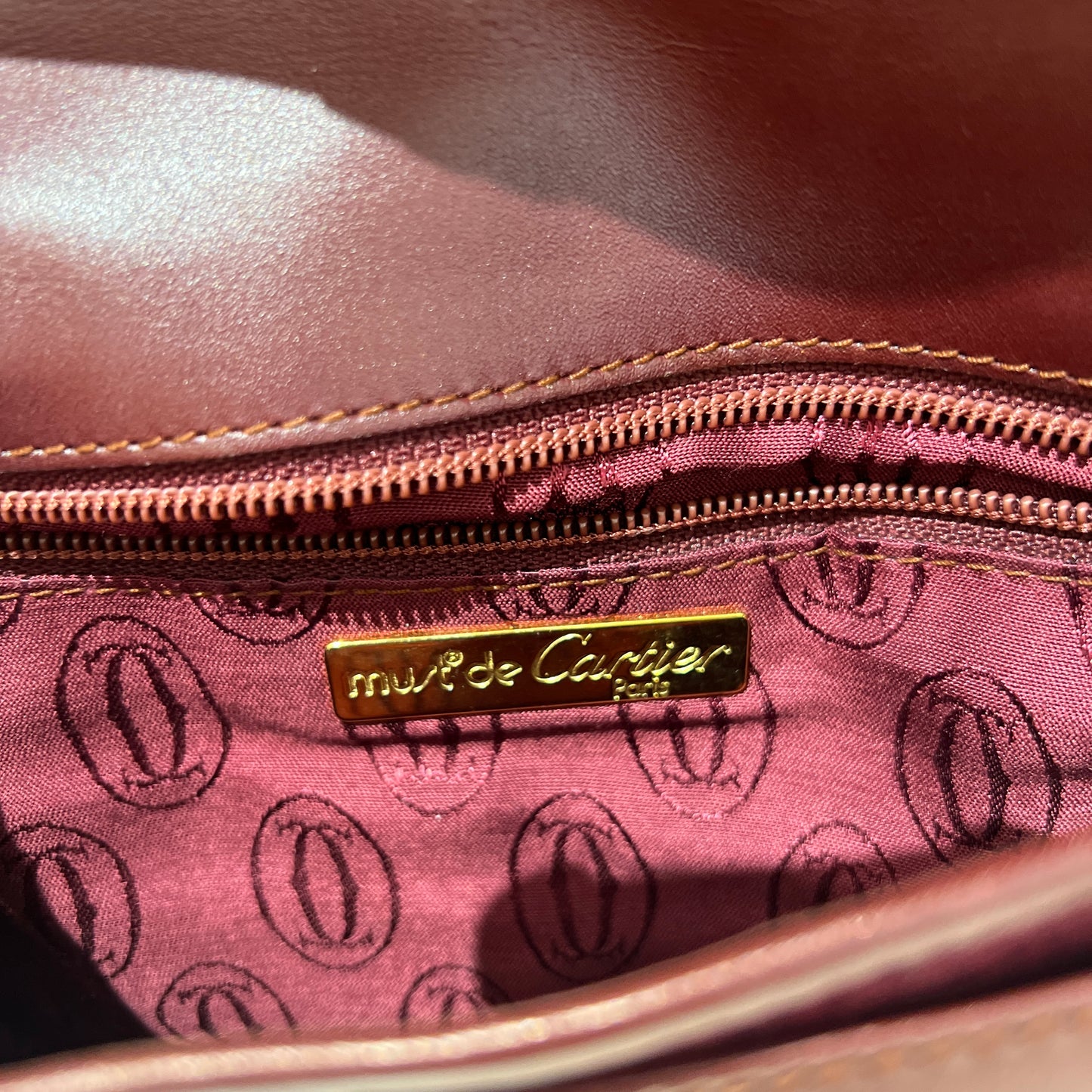 Cartier Vintage Golden Logo Buckle Must Line In Burgundy Red Calf Leather Shoulder Bag