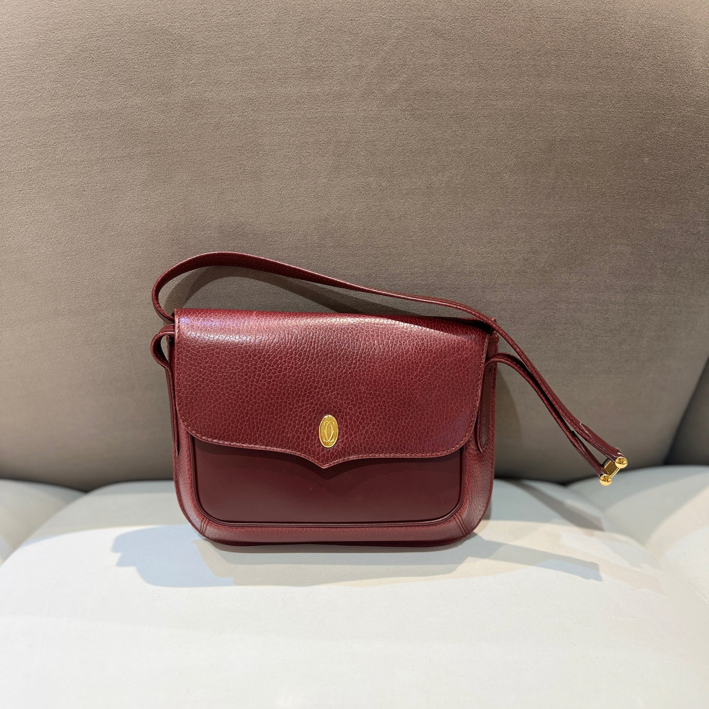 Cartier Vintage Golden Logo Buckle Must Line In Burgundy Red Calf Leather Shoulder Bag