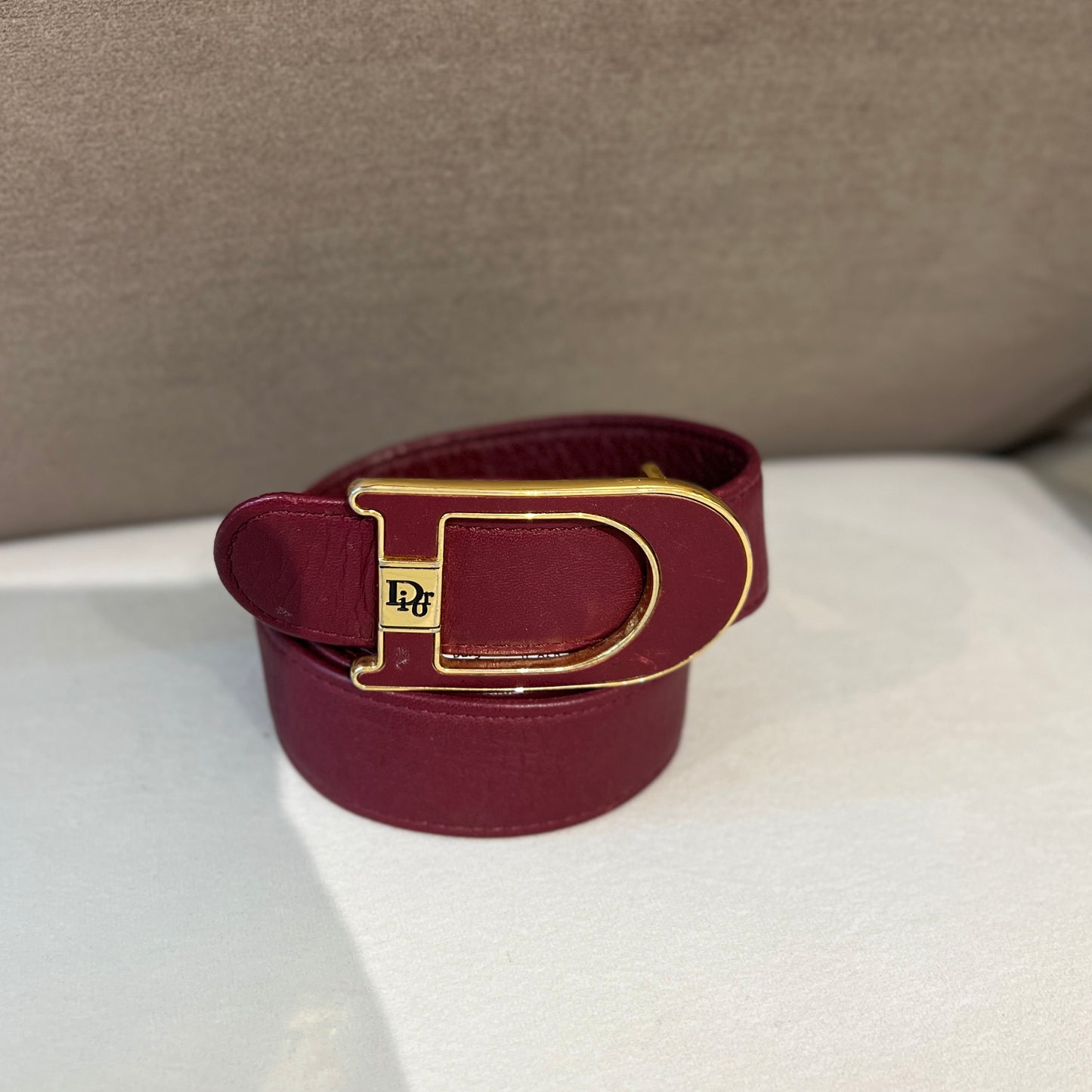 Christian Dior 復古金色 D 標誌扣勃根地紅皮帶