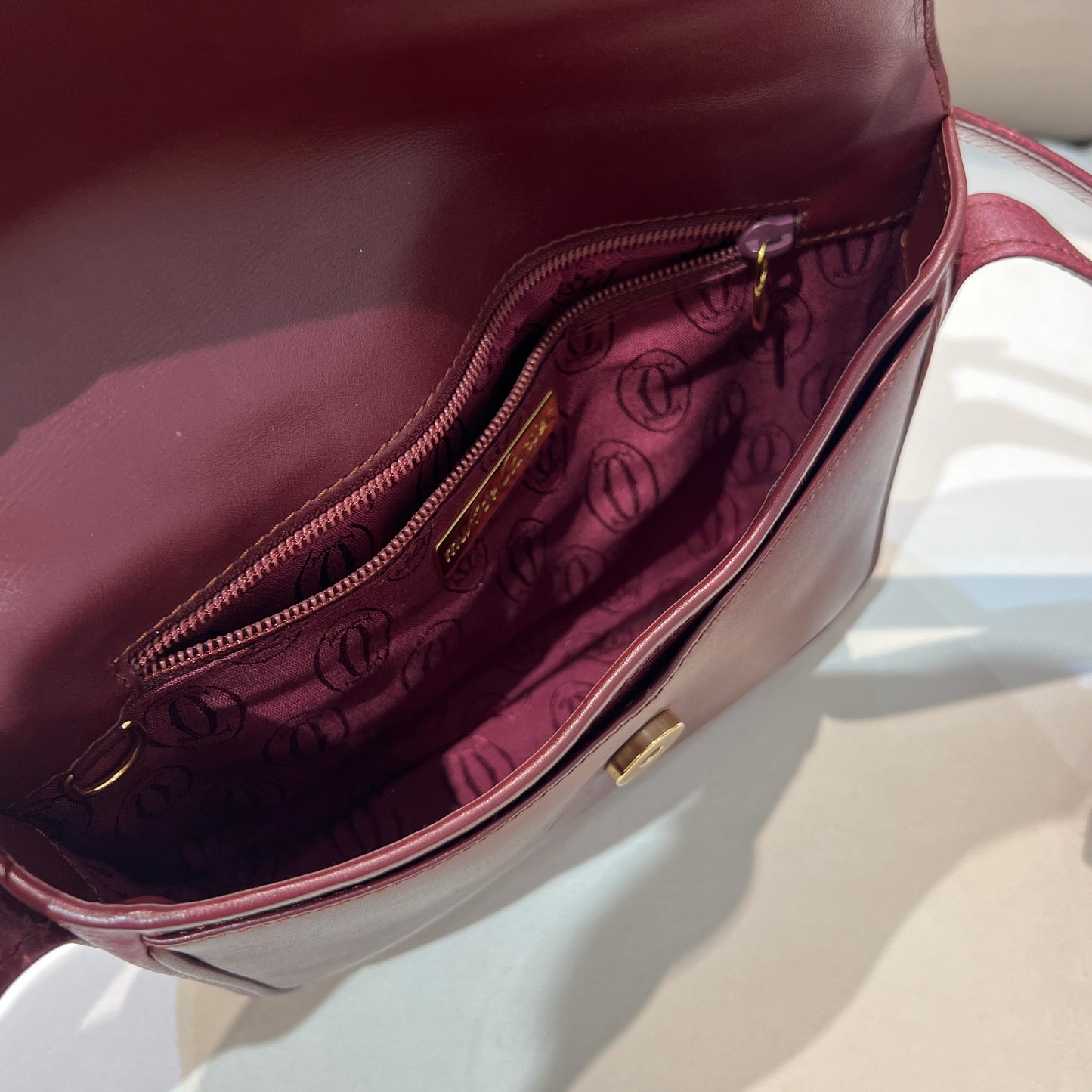 Cartier Vintage Golden Logo Buckle Must Line In Burgundy Red Calf Leather Shoulder Bag