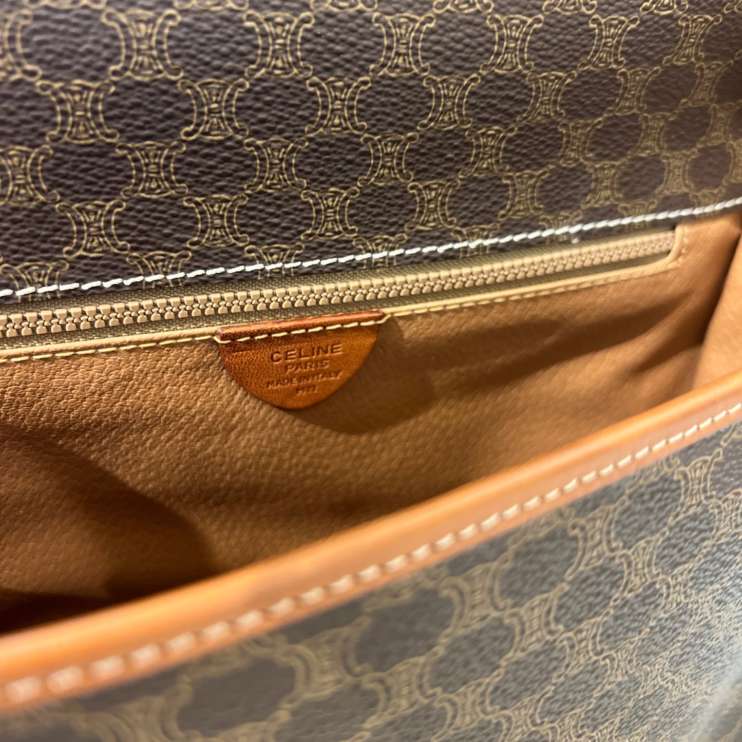Celine Vintage 棕色 Macadam 金色扣單肩包