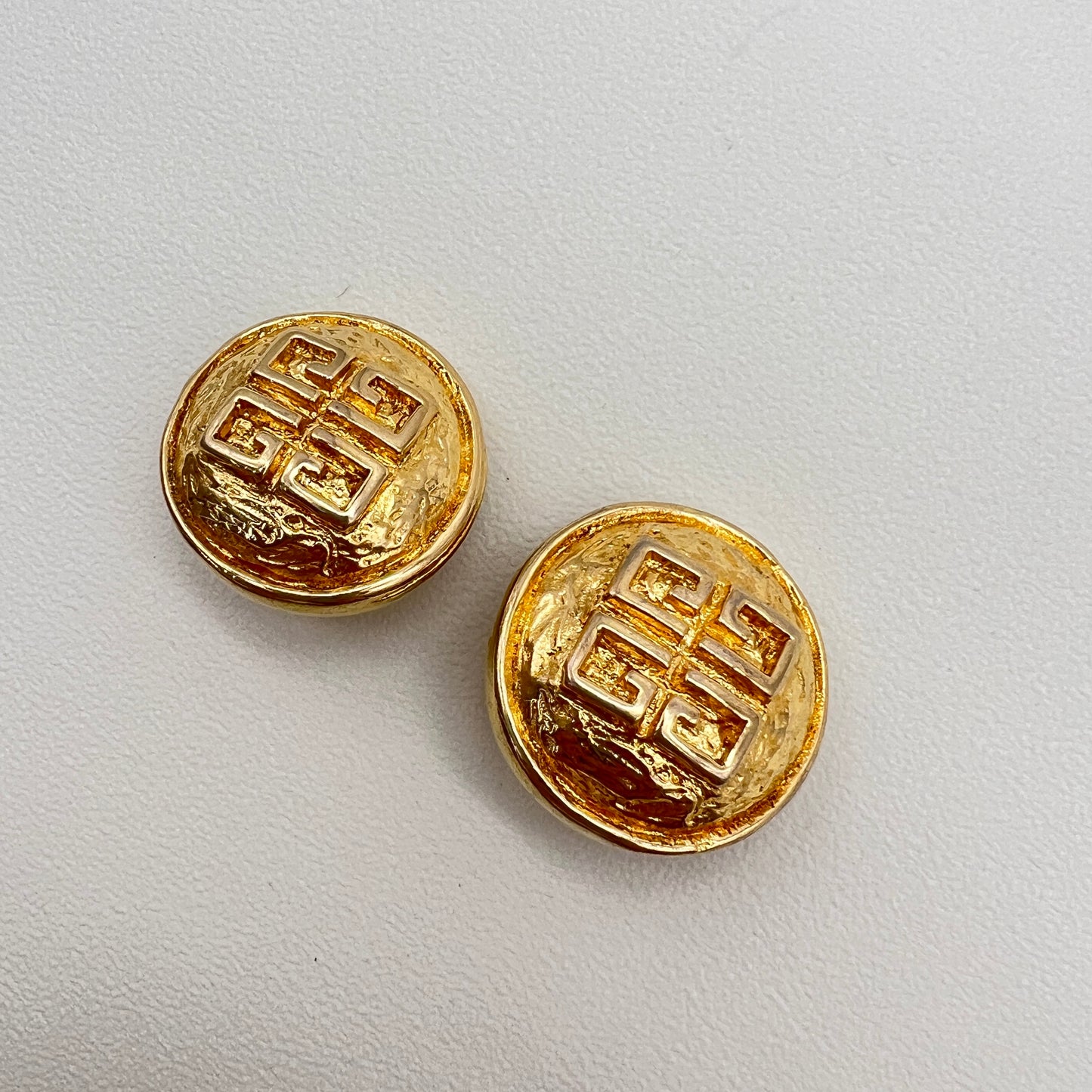 Givenchy 復古 4G 標誌圓形金色夾式耳環