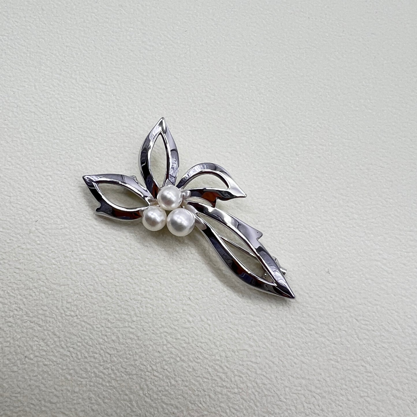 Mikimoto Vintage 3Pcs 4.9-5.4mm Pearl Silver Brooch