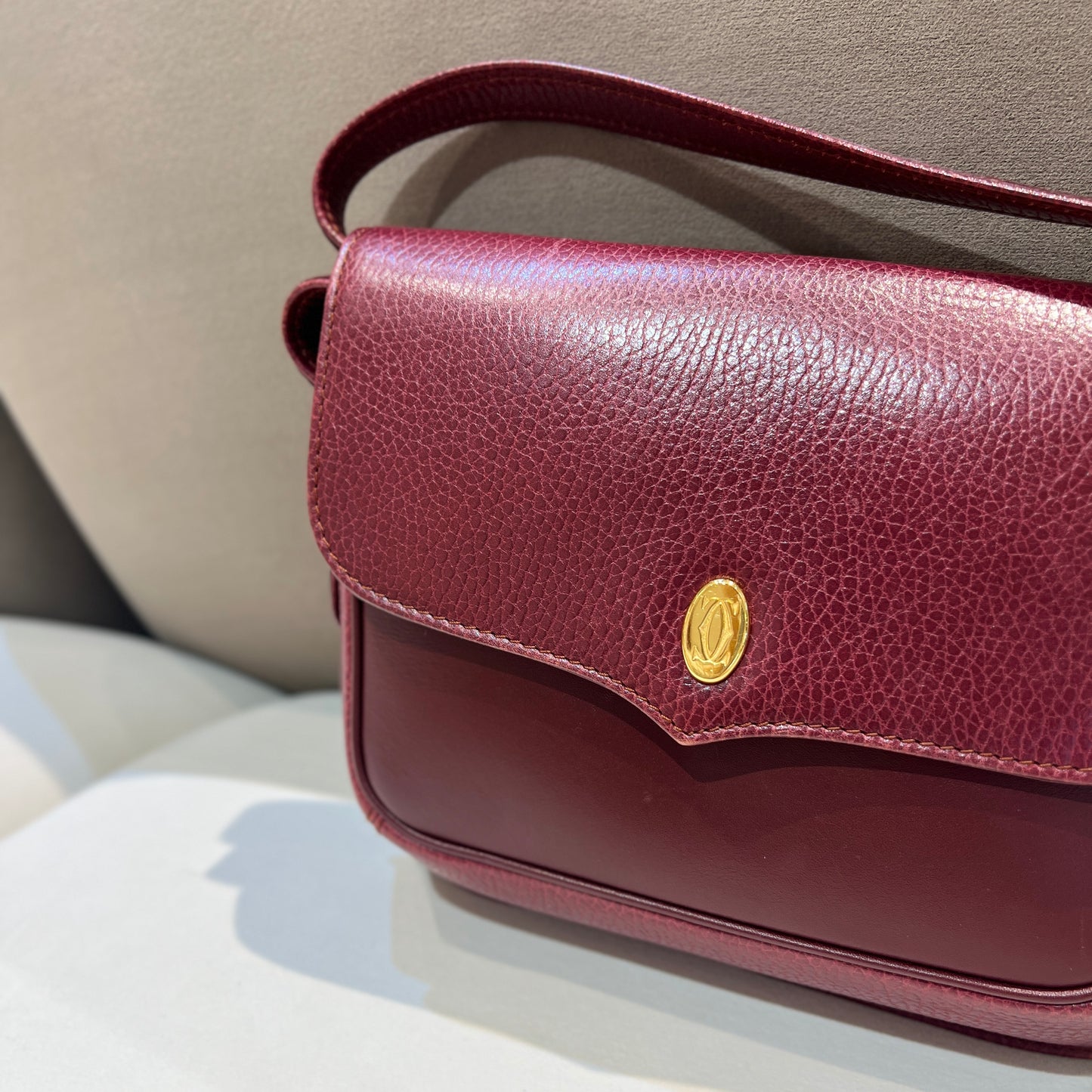 Cartier Vintage Golden Logo Buckle Must Line In Burgundy Red Calf Leather Shoulder Bag