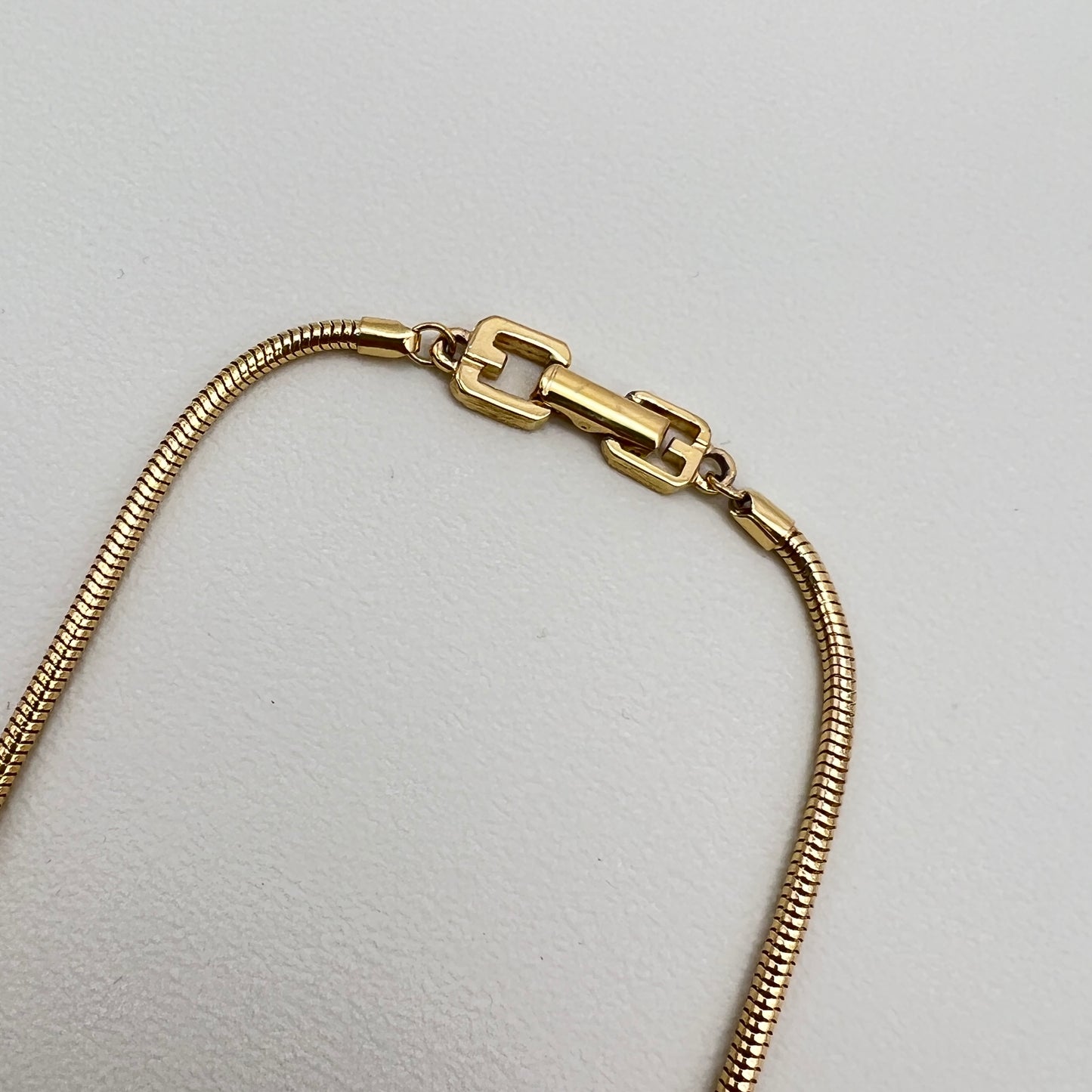 Givenchy Vintage Ribbon Motif Pendant Golden Necklace