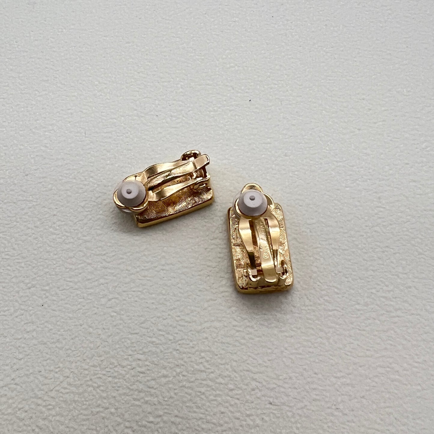 紀梵希 (Givenchy) 復古長方形水鑽金色夾式耳環