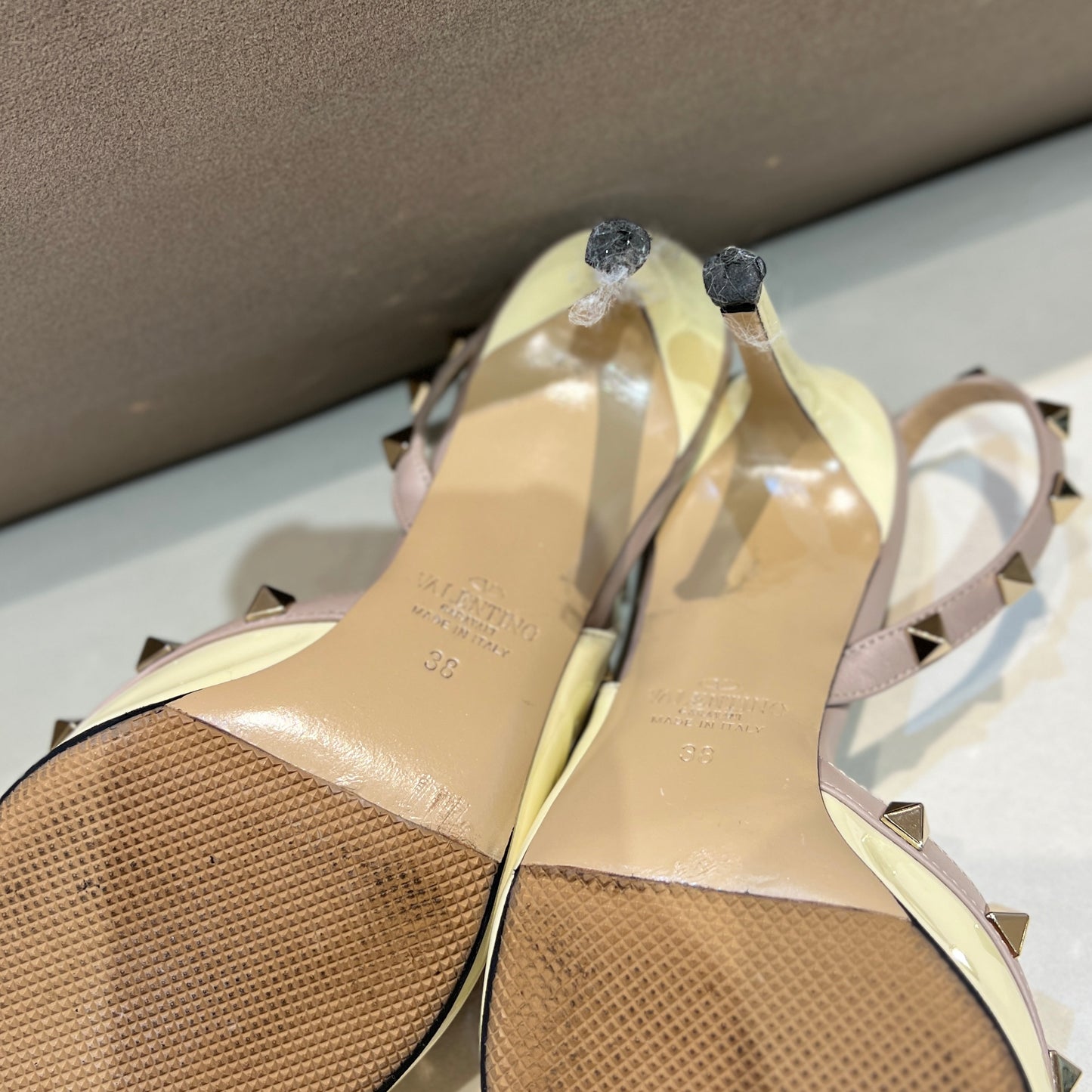 Valentino Vintage Rockstud Ivory/Pourdre Slingback Pump In Patent Leather