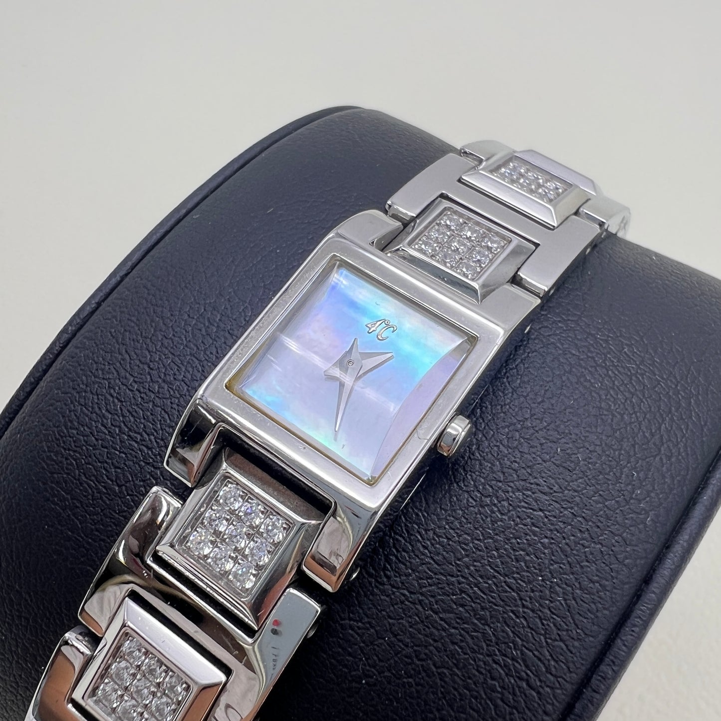 4℃ Vintage Pearl Face Stainless Steel Ladies Watch