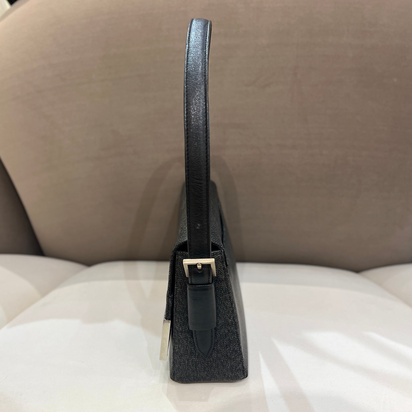 紀梵希 (Givenchy) 復古黑色帆布肩背包配銀色五金配件