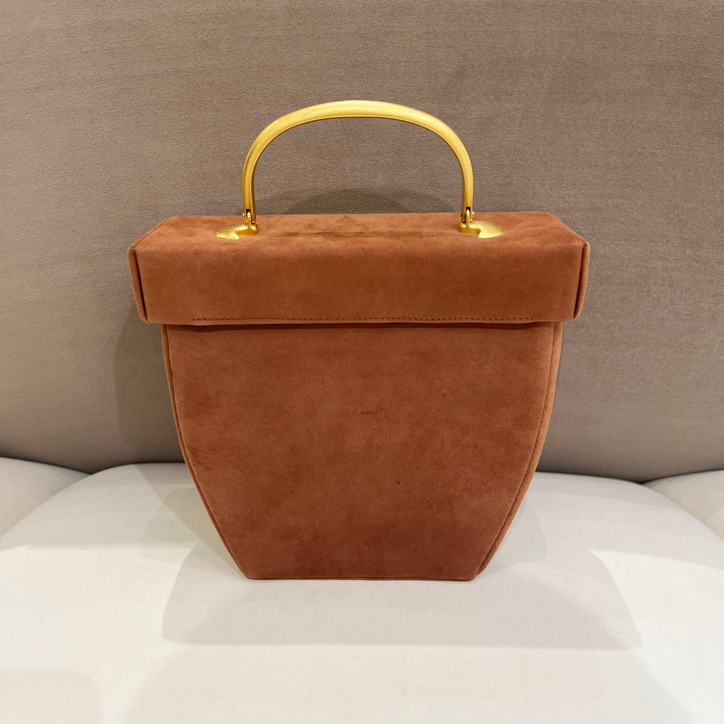 紀梵希 (Givenchy) 復古棕色天鵝絨皮革金色轉鎖和金色手柄手提包