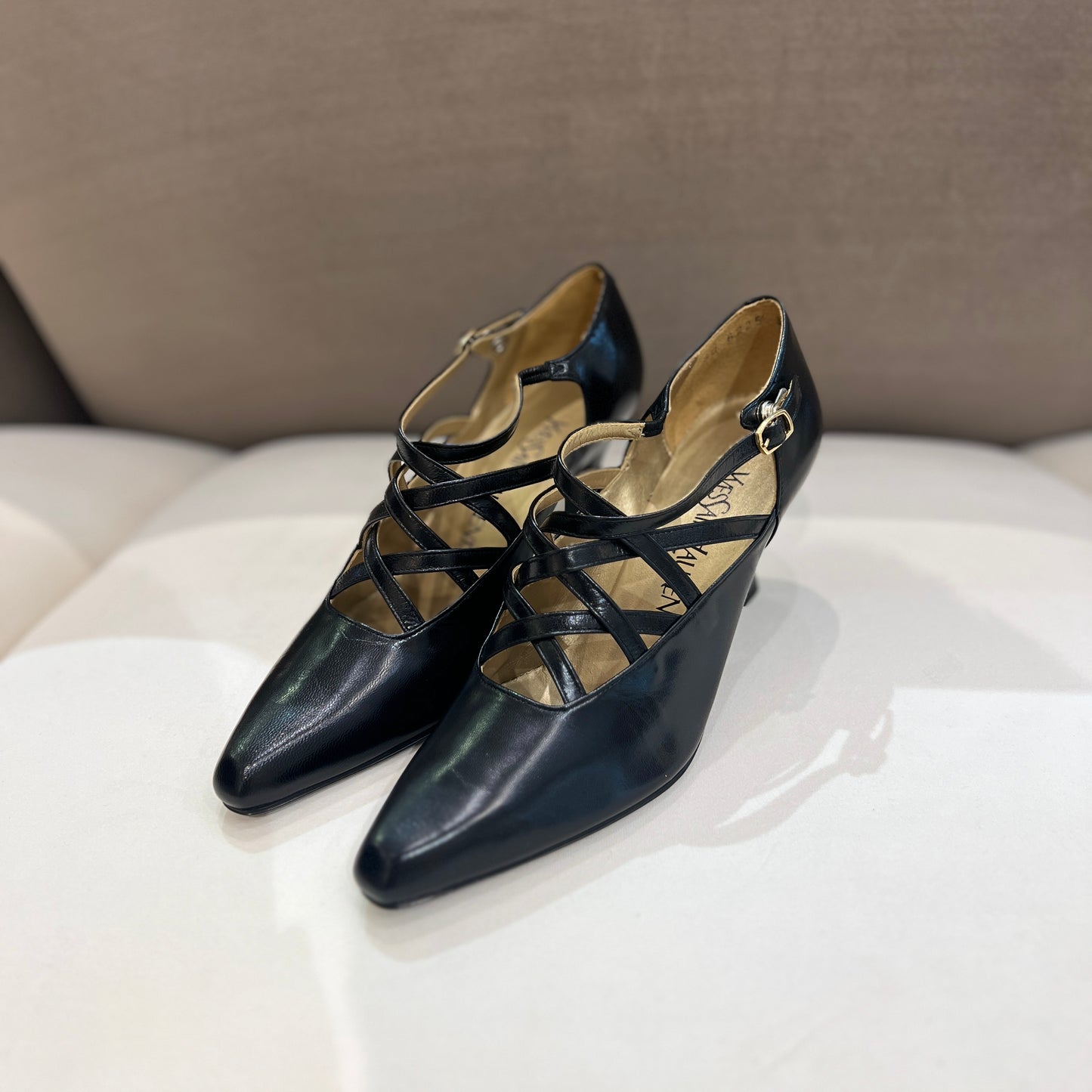 Yves Saint Laurent 復古未使用黑色皮革低跟鞋
