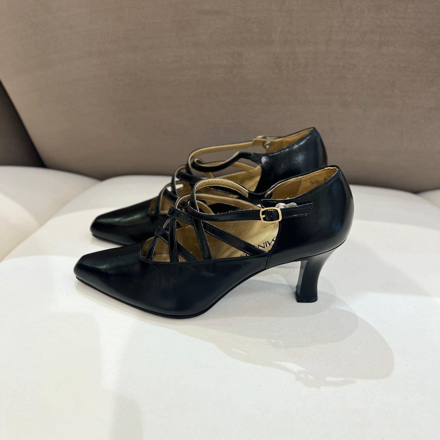 Yves Saint Laurent 復古未使用黑色皮革低跟鞋