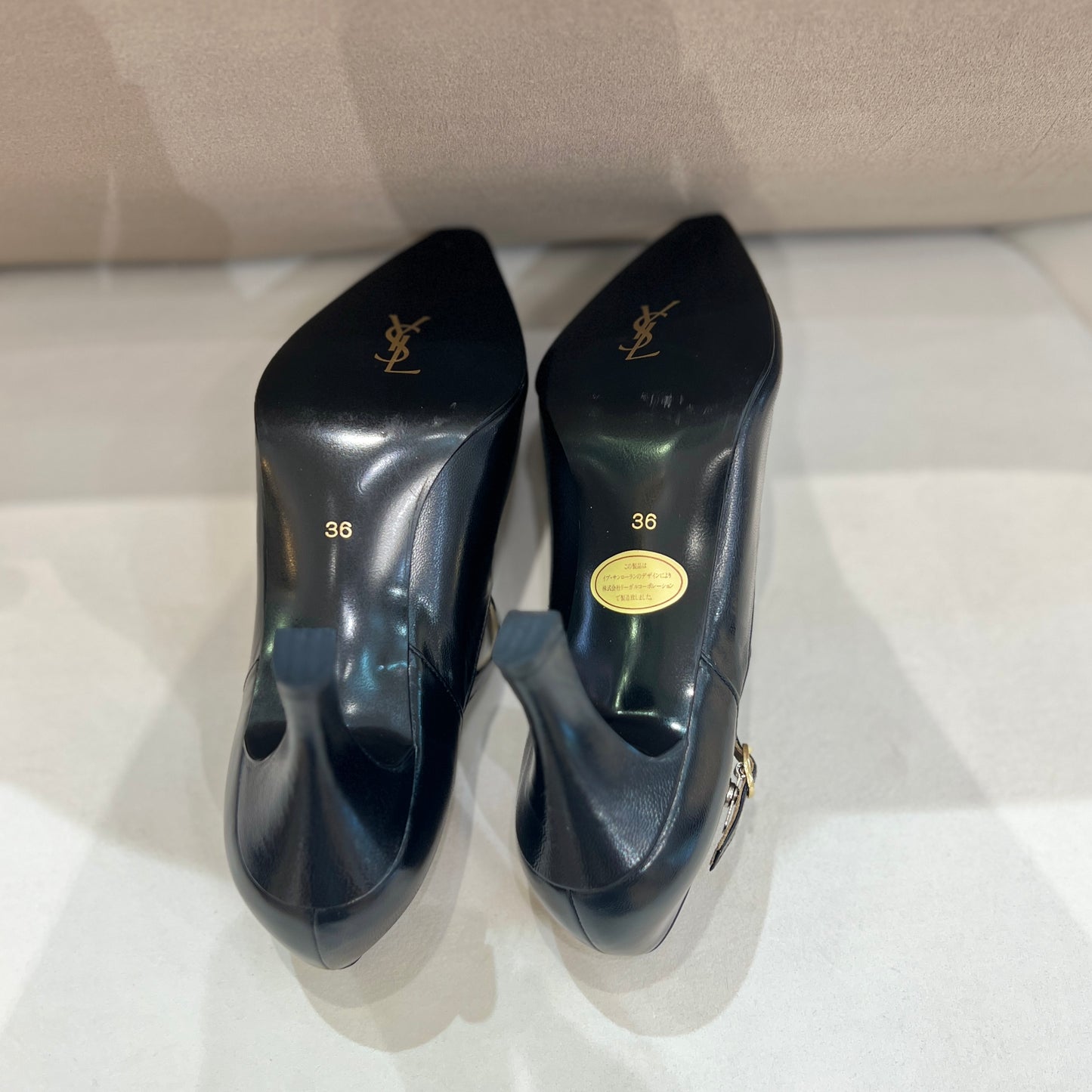 Yves Saint Laurent 復古未使用黑色皮革低跟鞋