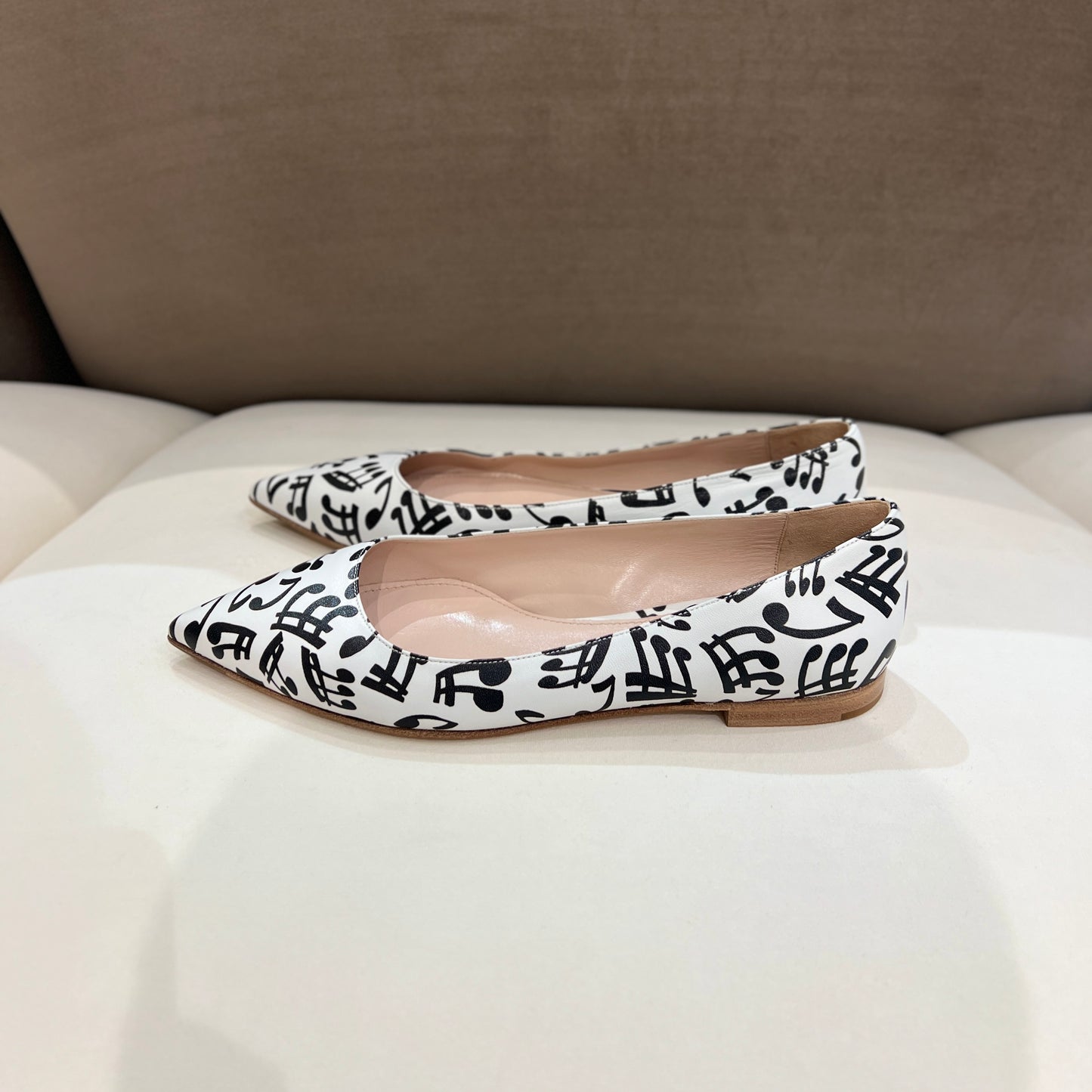 Miu Miu 復古音符圖案平底鞋