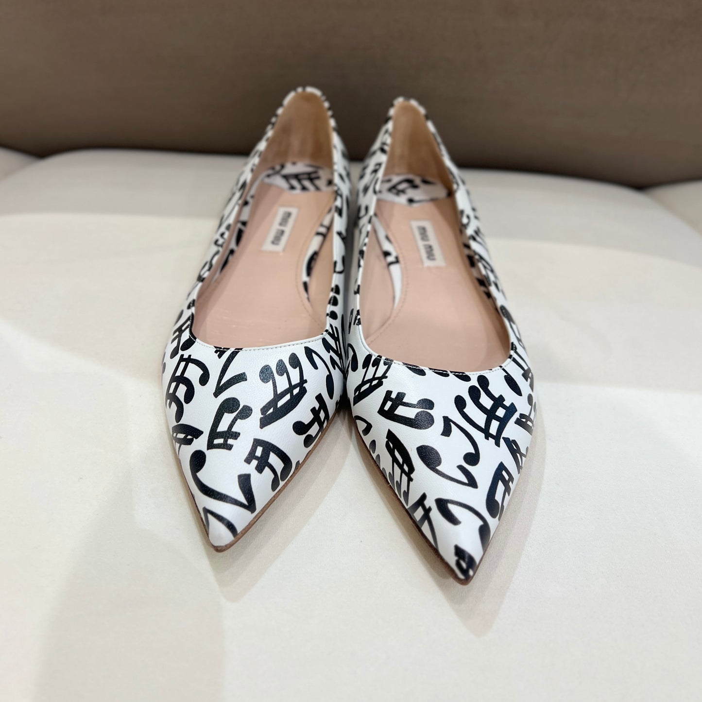Miu Miu 復古音符圖案平底鞋