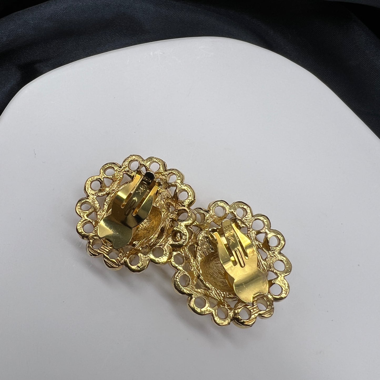 Repair - Yves Saint Laurent Flower Round Clip On Earrings In Gold Color