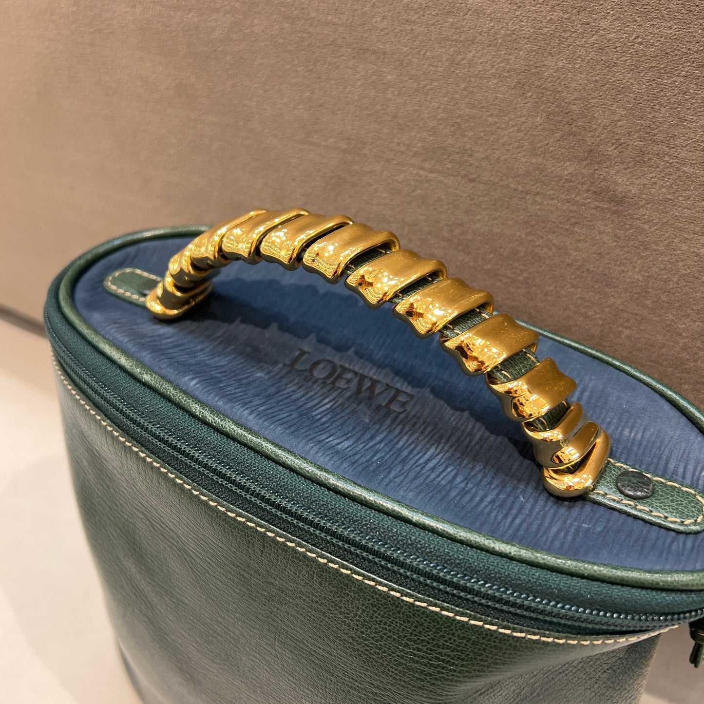 Loewe Velazquez 手提包綠色化妝包,金色五金配件