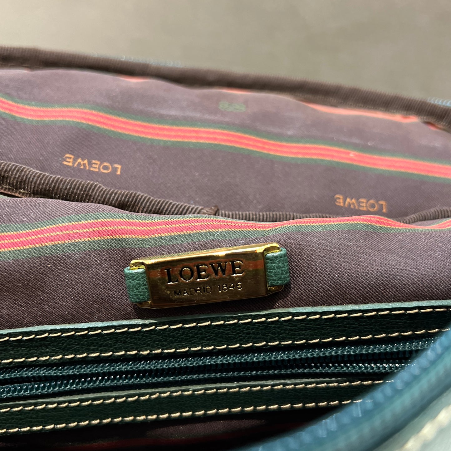Loewe Velazquez 手提包綠色化妝包,金色五金配件