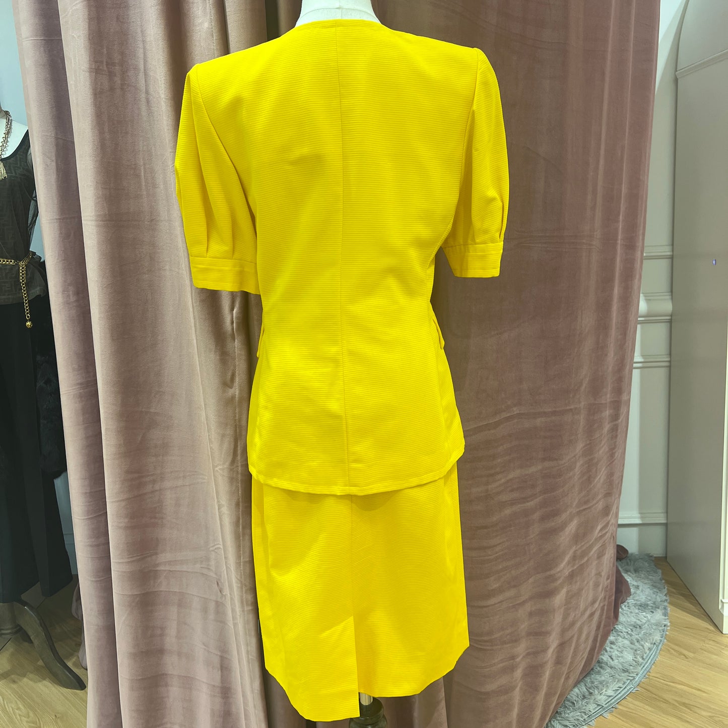 Yves Saint Laurent 復古時尚尖銳黃色西裝
