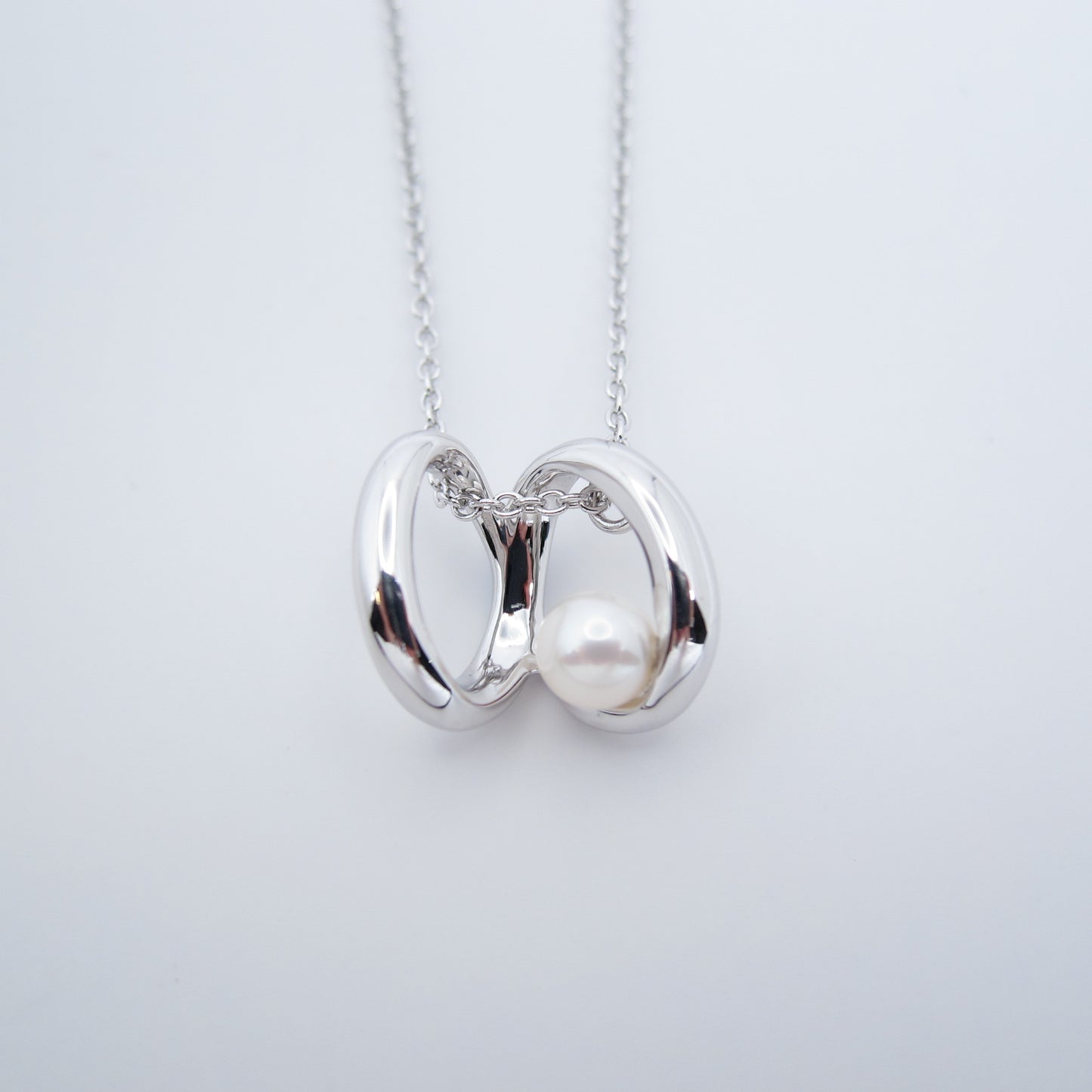 Tasaki Vintage Pearl in Loop Pendant Silver Necklace