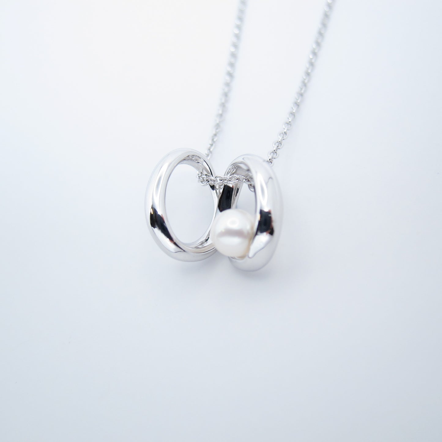 Tasaki Vintage Pearl in Loop Pendant Silver Necklace