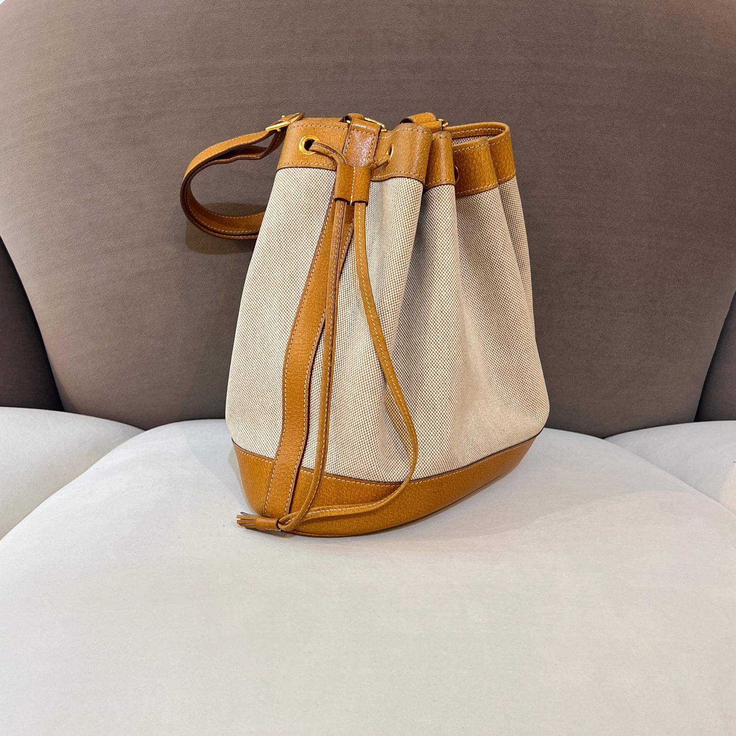 Hermès Vintage Market Gm Drawstring Shoulder Bag Toile H Canvas & Leather Beige Caramel 1993