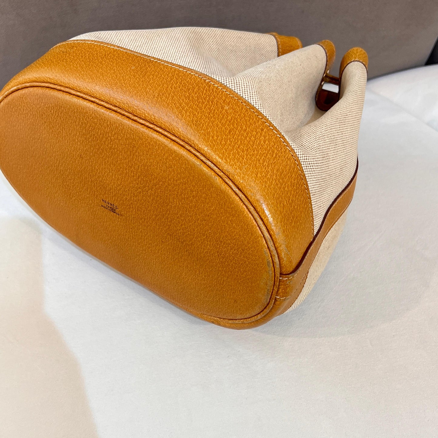 Hermès Vintage Market Gm Drawstring Shoulder Bag Toile H Canvas & Leather Beige Caramel 1993