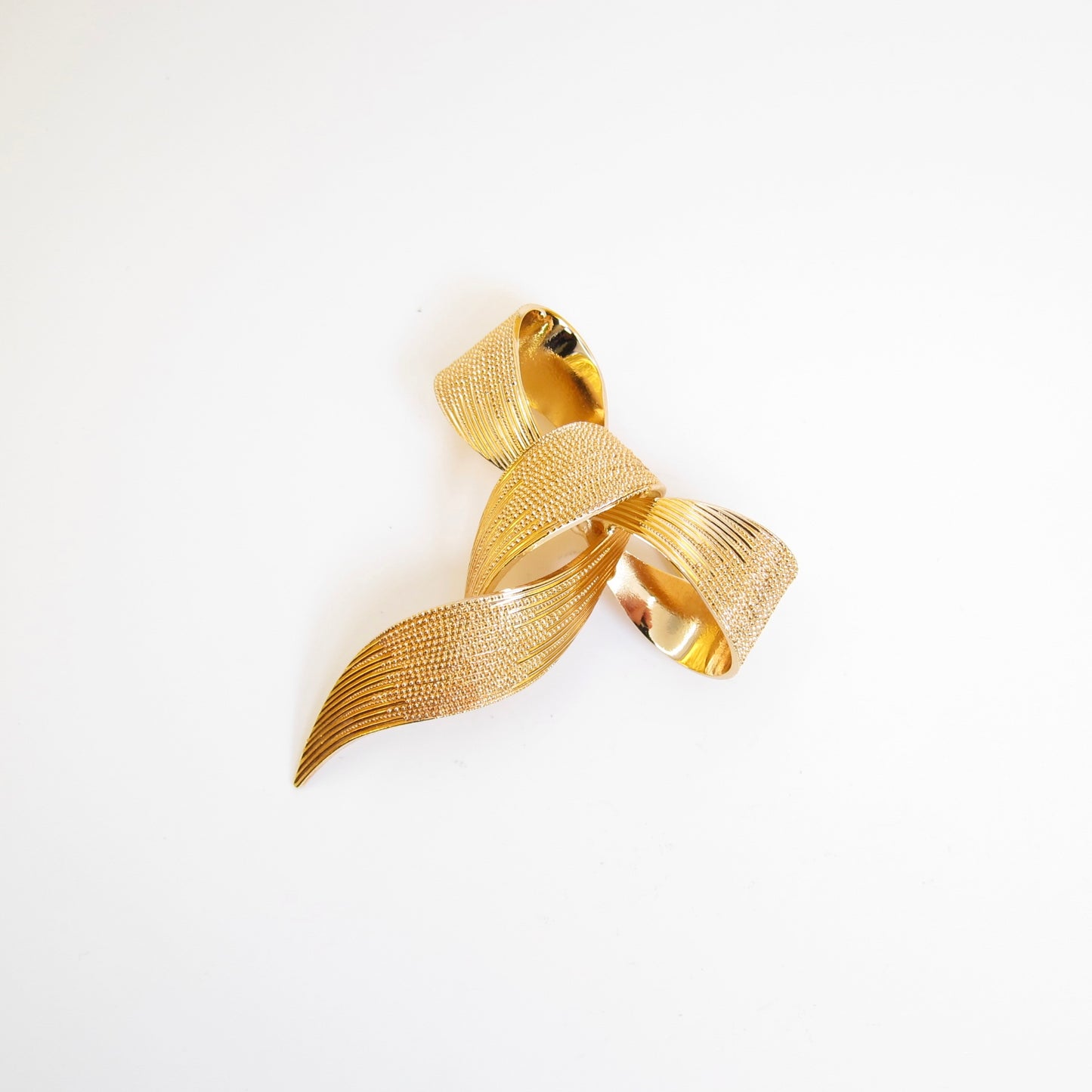 Christian Dior 復古緞帶圖案金色胸針