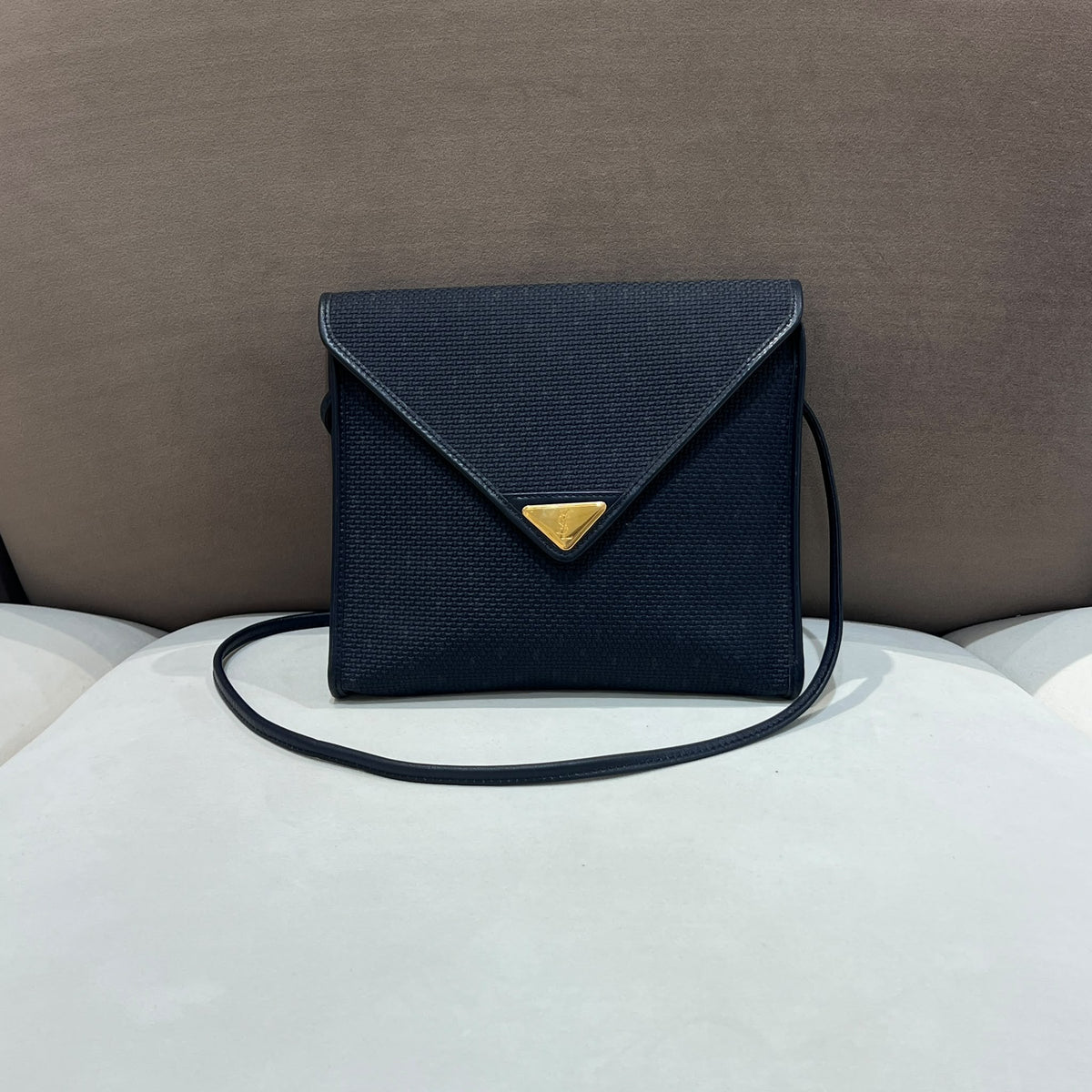 Yves Saint Laurent 中古深藍色編織信封肩袋