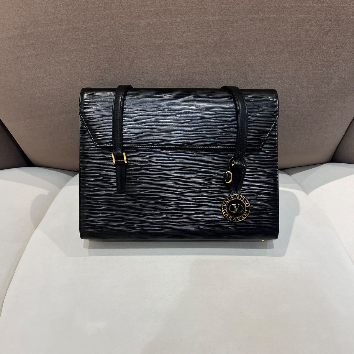 Valentino Garavani 中古黑色皮革圓章手袋