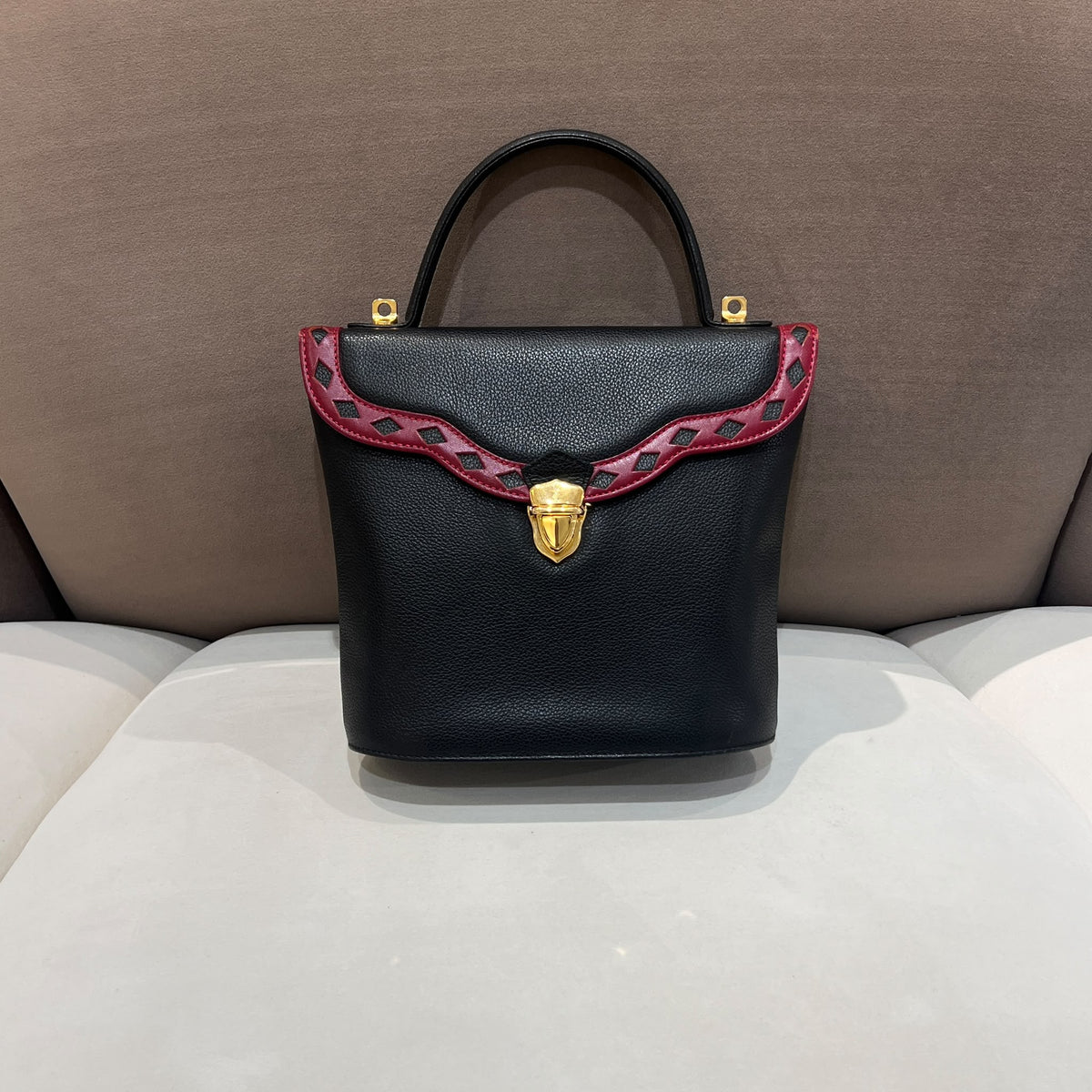 Yves Saint Laurent 中古黑色皮革紅色飾邊手袋