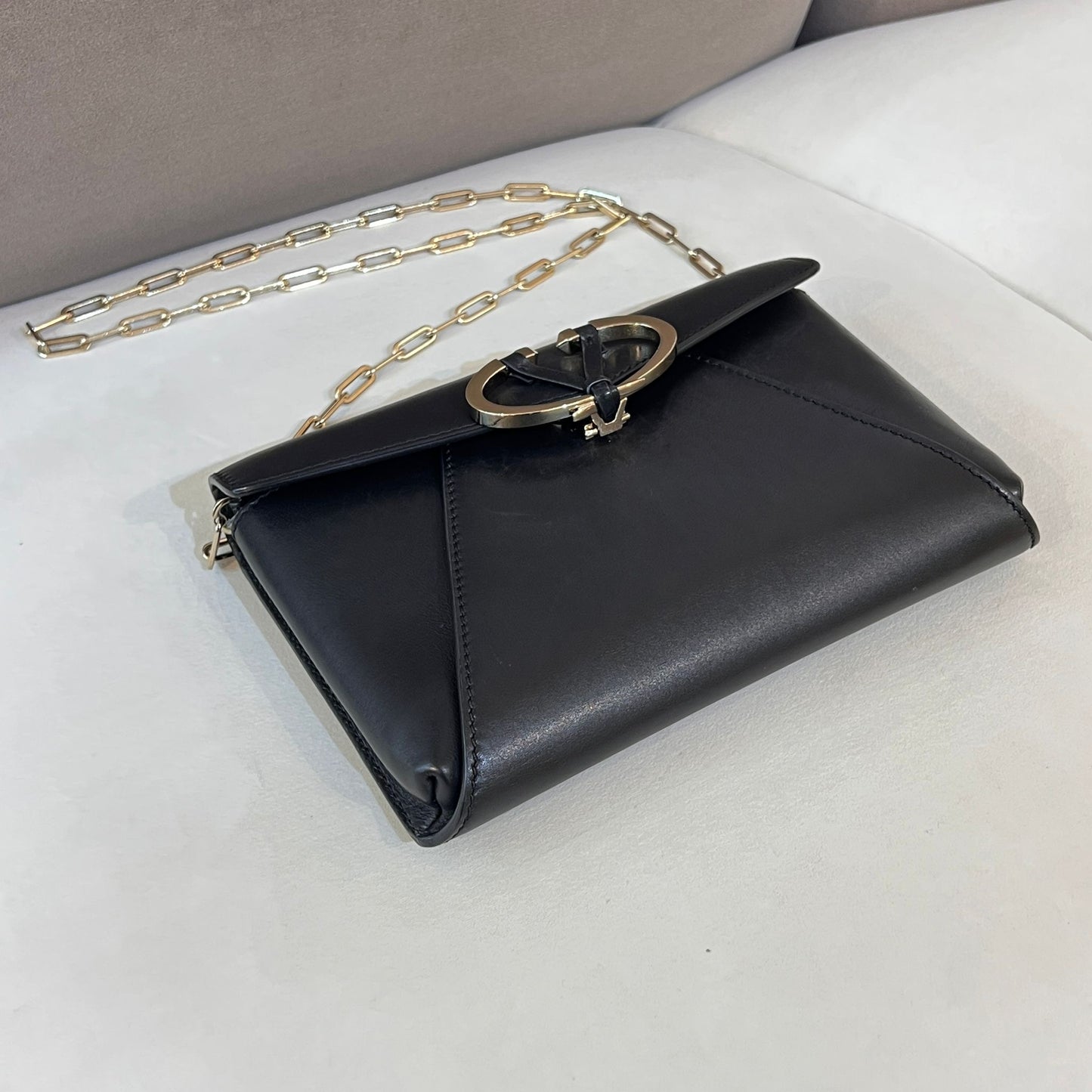 Valentino Garavani Vintage V-Logo Smooth Leather Chain Shoulder Bag