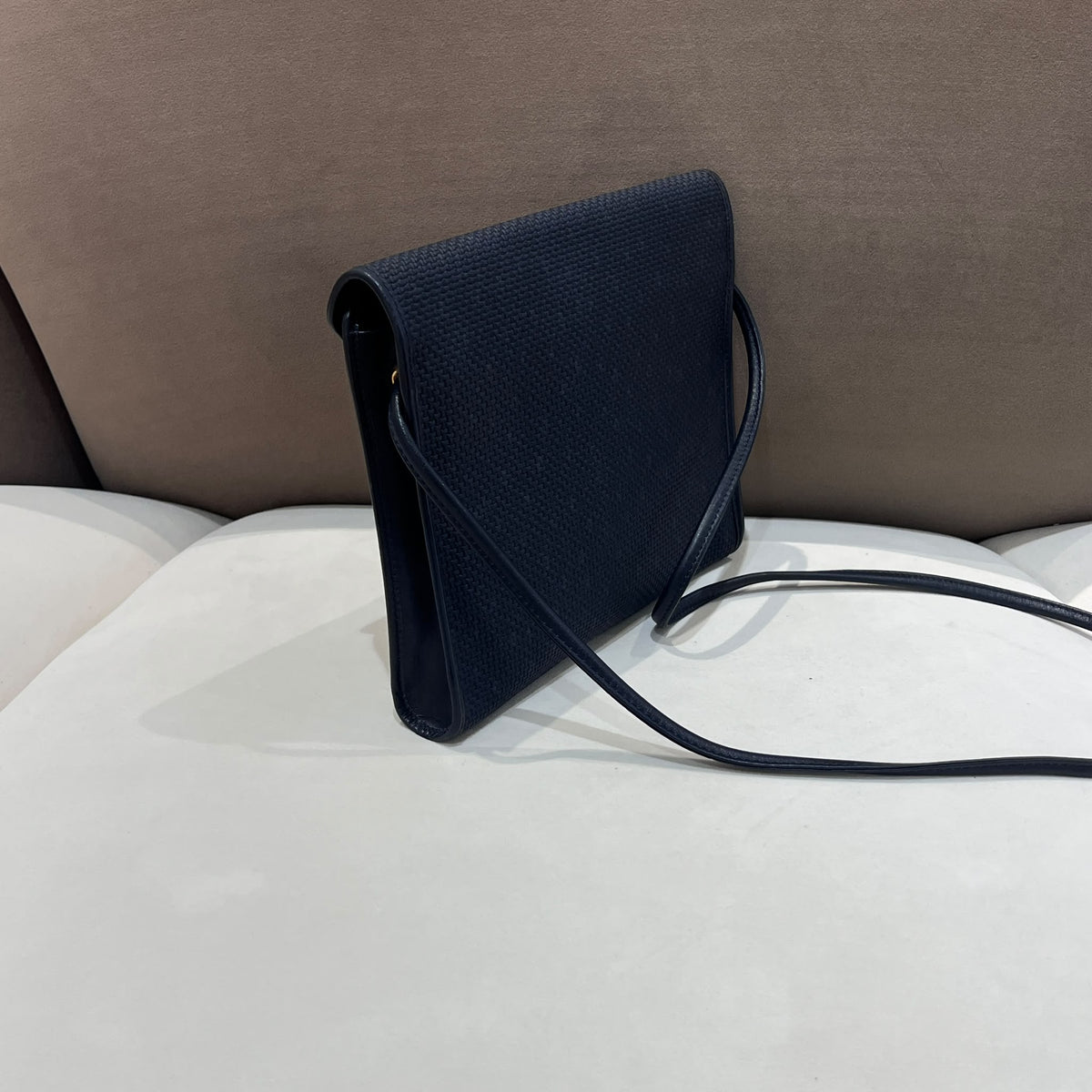 Yves Saint Laurent 中古深藍色編織信封肩袋