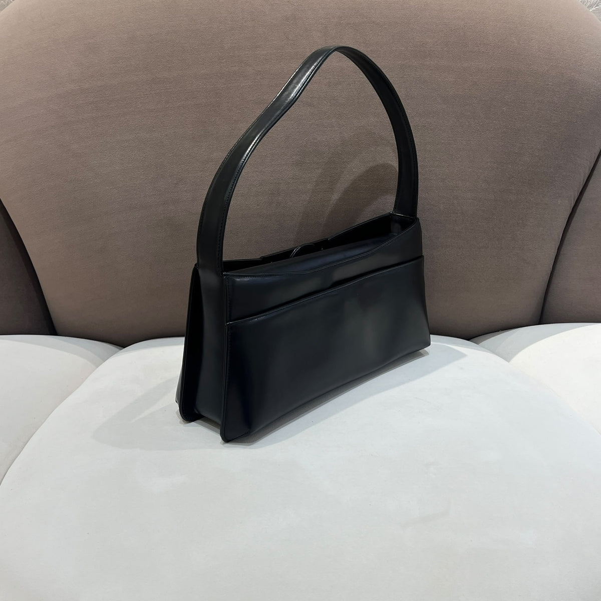 Givenchy 中古黑色皮革橫向修長肩袋